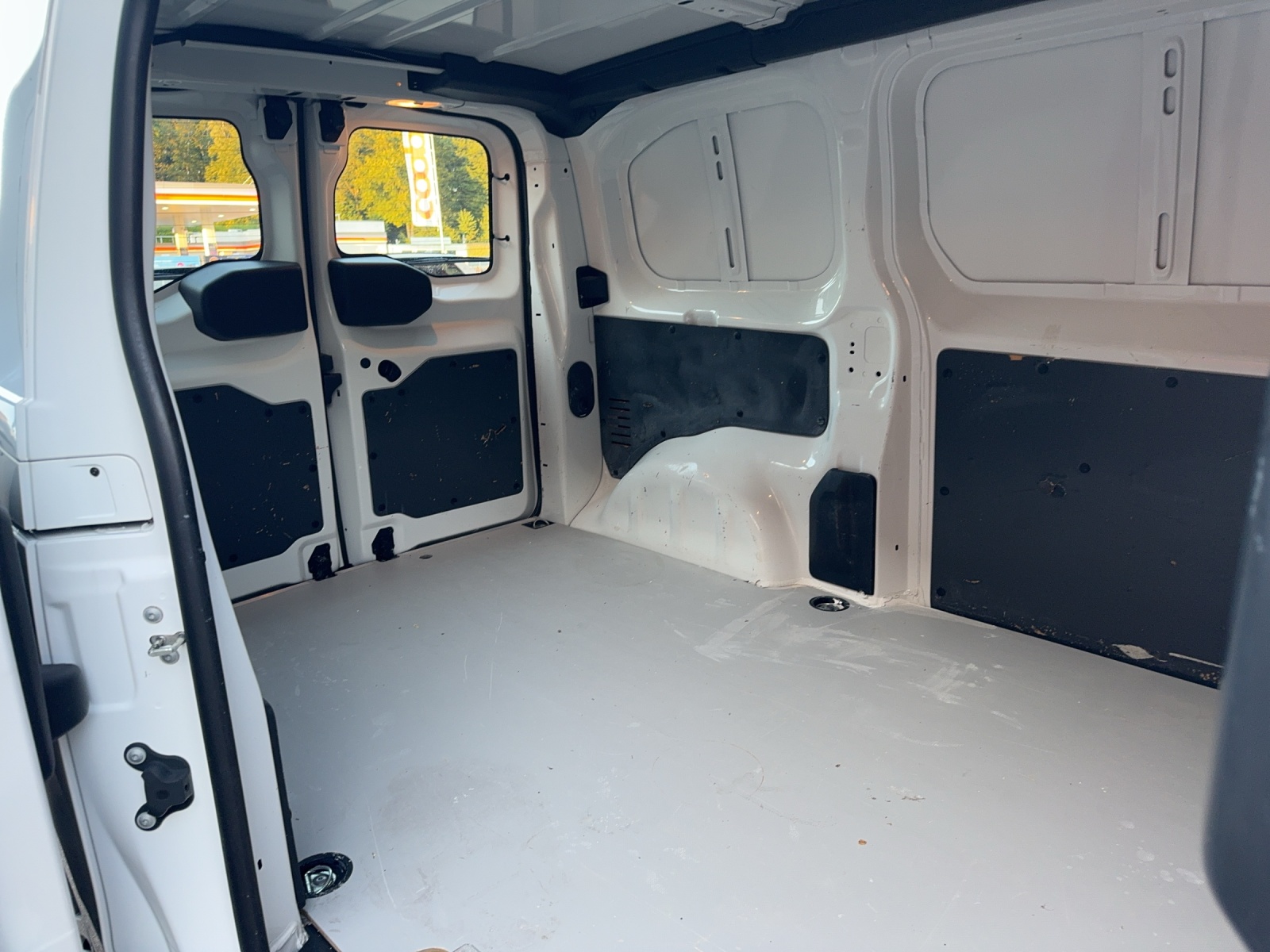PEUGEOT Expert 50 KWh Premium Standard-image-17