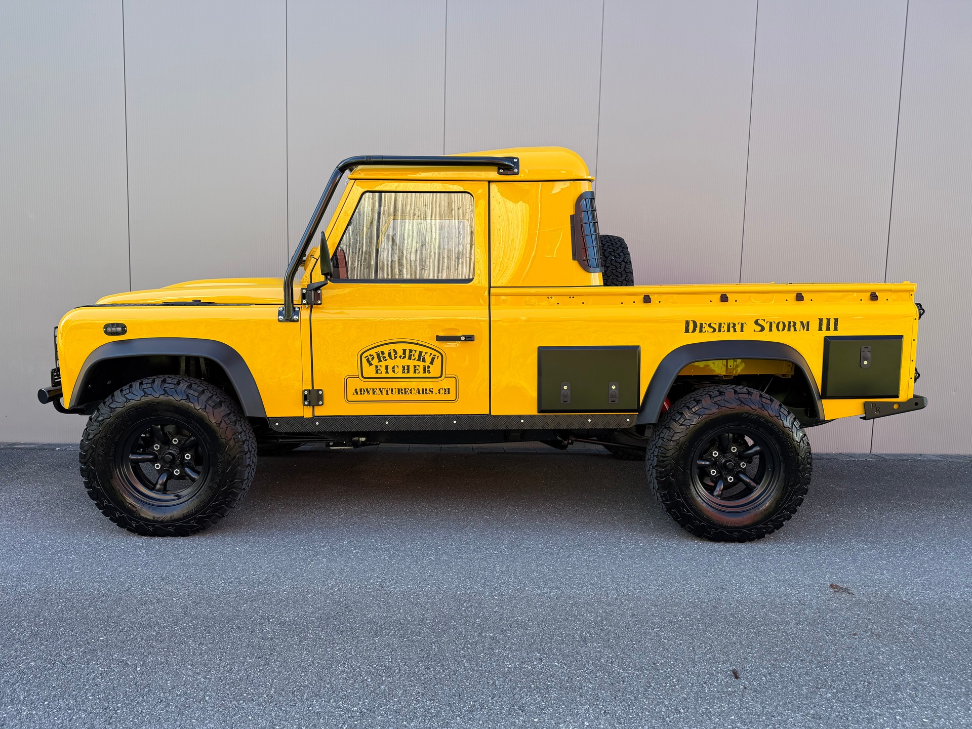 LAND ROVER Defender 110 TD4 KingCab PickUp-showroom-element-1