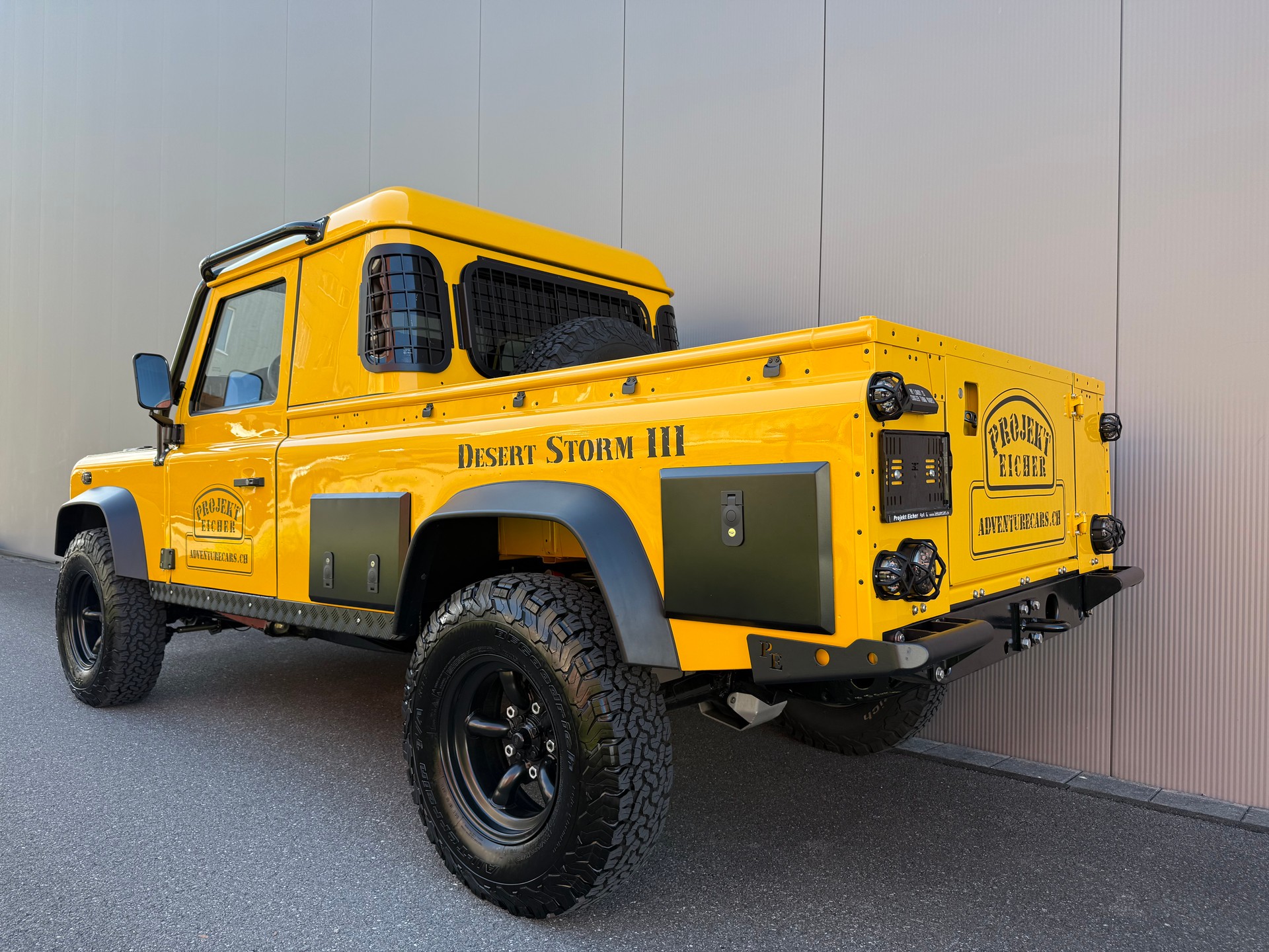 LAND ROVER Defender 110 TD4 KingCab PickUp-showroom-element-2