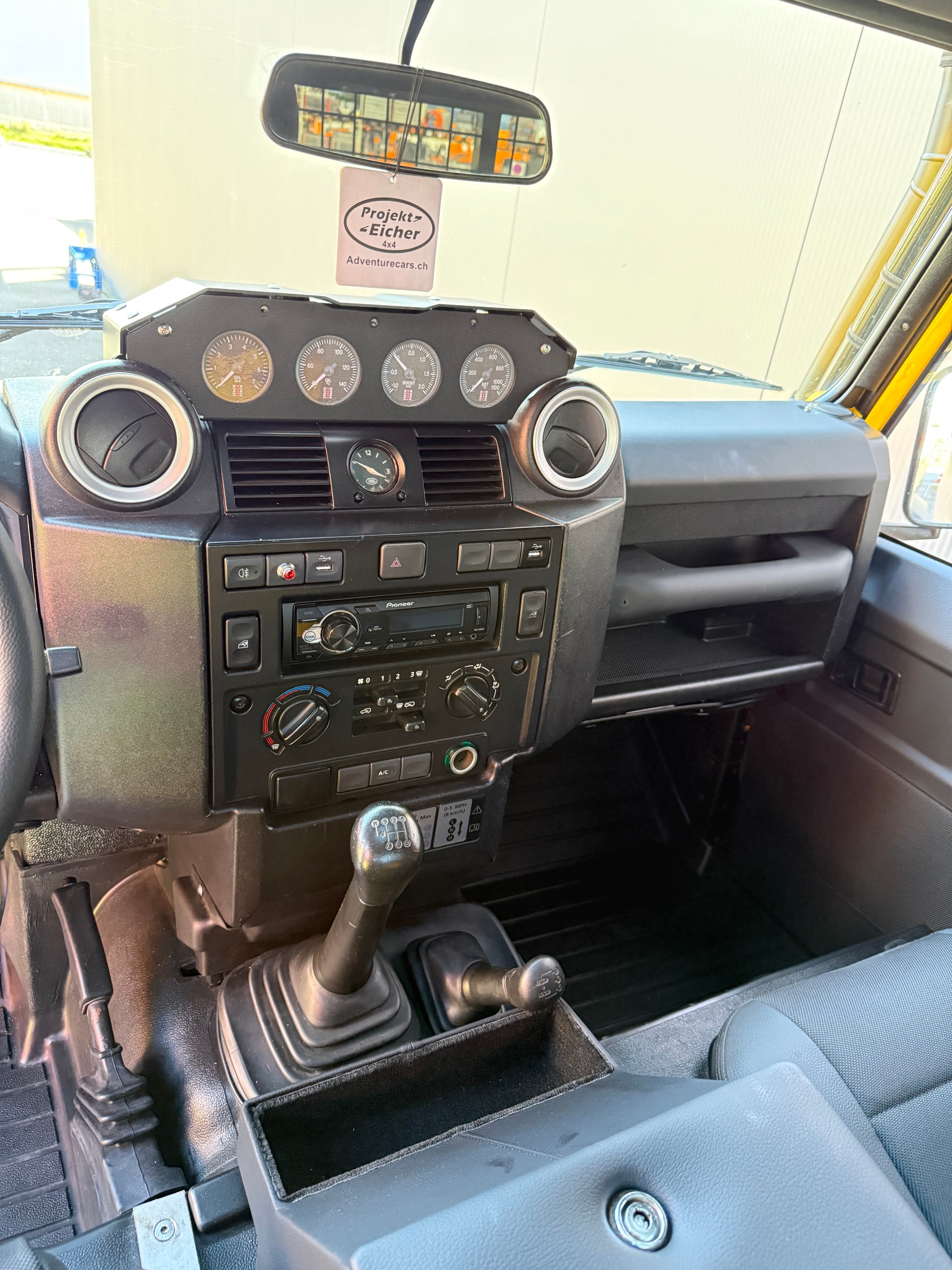 LAND ROVER Defender 110 TD4 KingCab PickUp-image-7