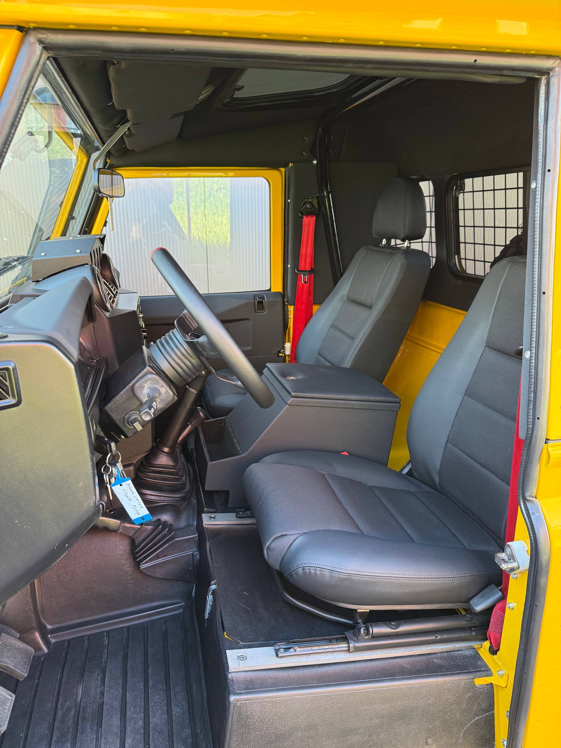 LAND ROVER Defender 110 TD4 KingCab PickUp-image-6