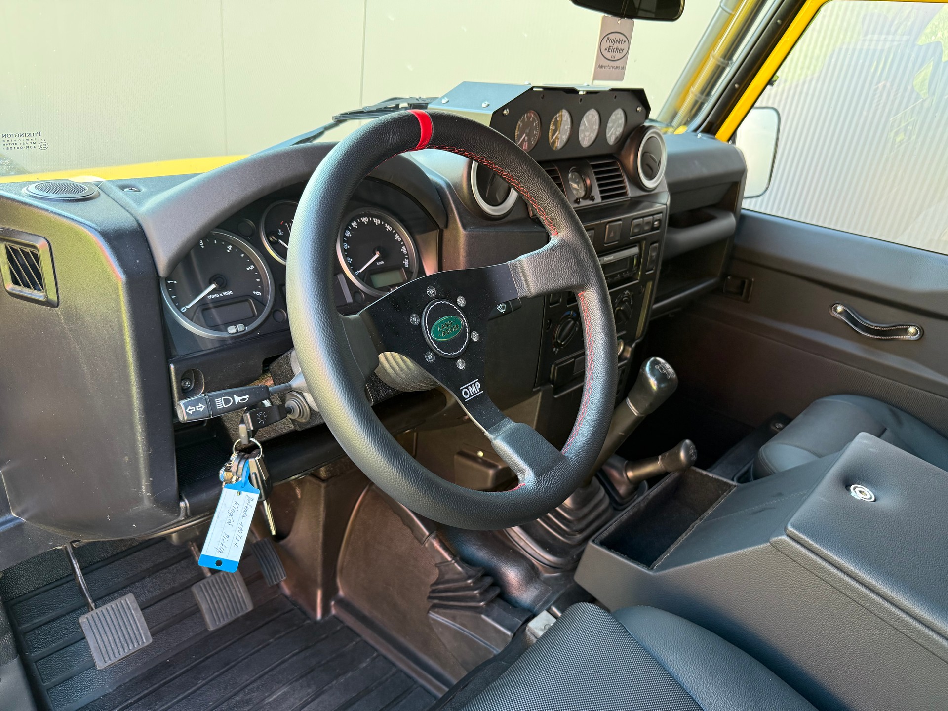 LAND ROVER Defender 110 TD4 KingCab PickUp-image-8