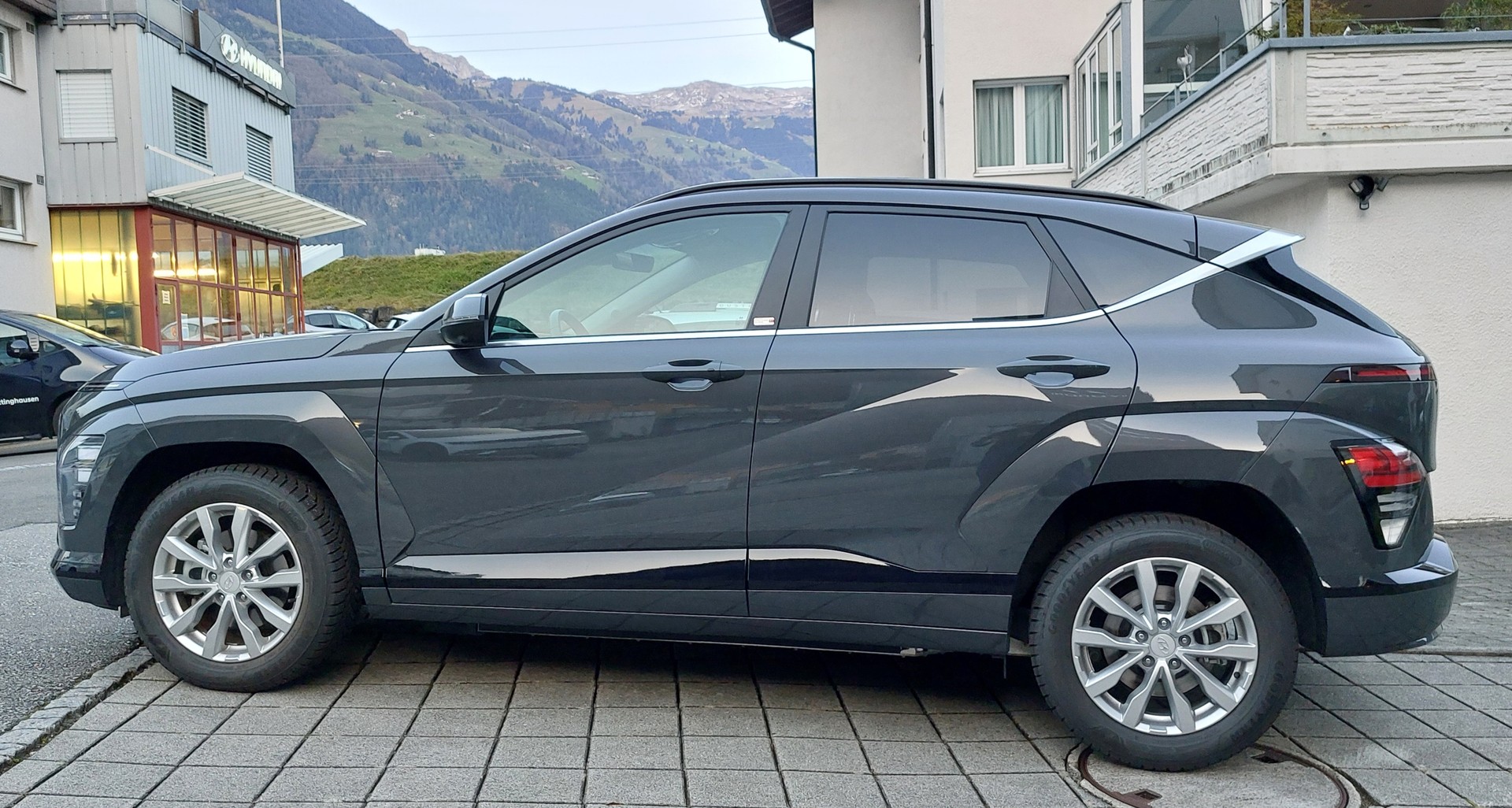 HYUNDAI Kona EV 65.4 kWh Amplia-image-4