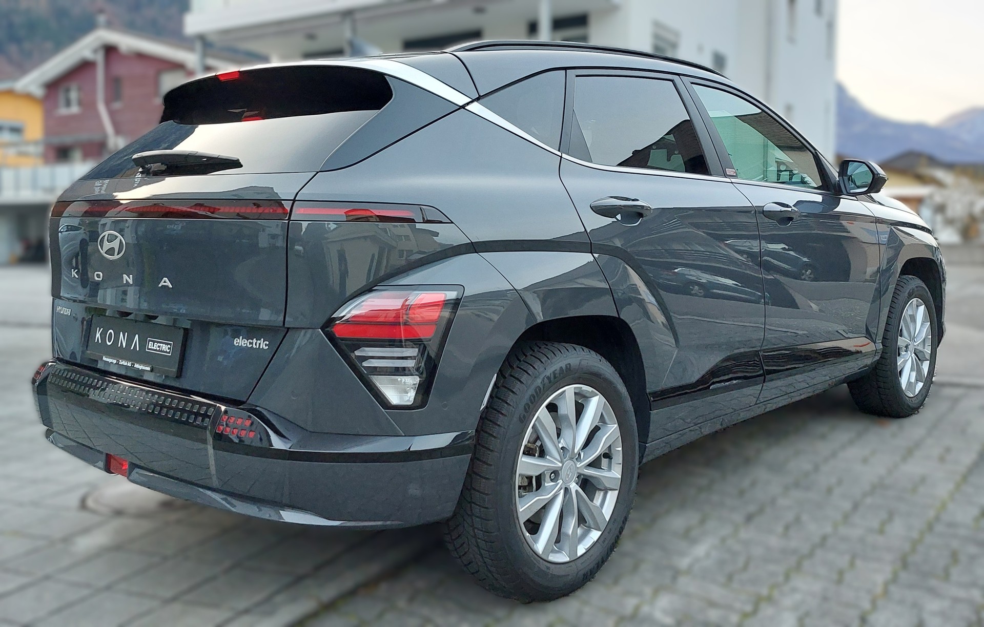 HYUNDAI Kona EV 65.4 kWh Amplia-showroom-element-2
