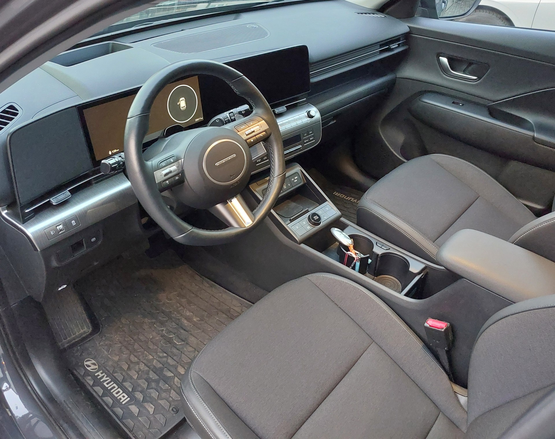 HYUNDAI Kona EV 65.4 kWh Amplia-image-5