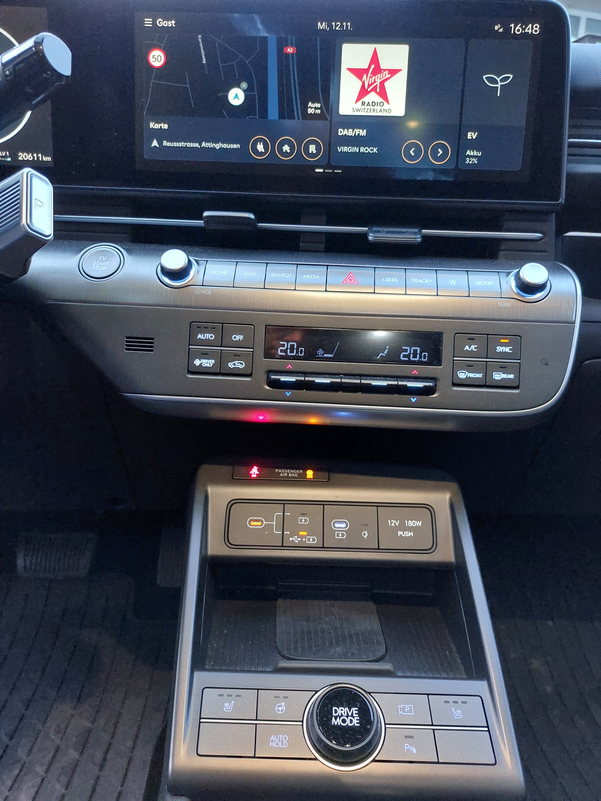 HYUNDAI Kona EV 65.4 kWh Amplia-image-10