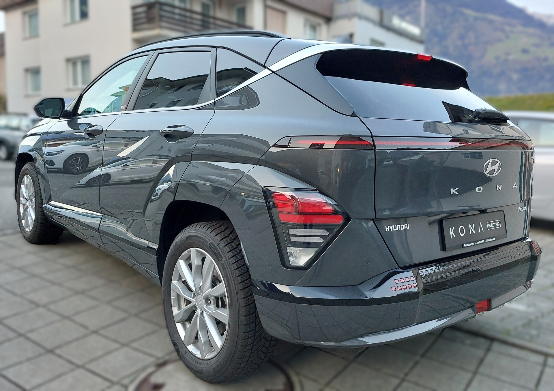 HYUNDAI Kona EV 65.4 kWh Amplia-showroom-element-3