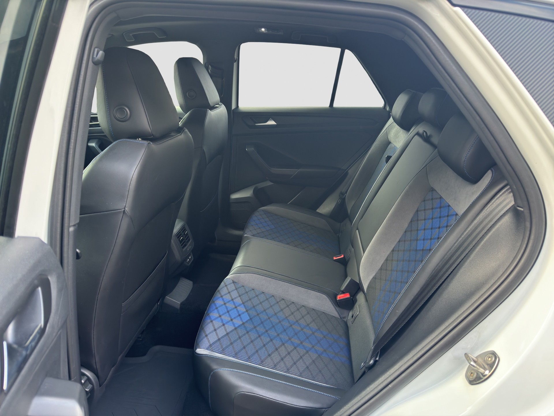 VW T-Roc 2.0 TSI R DSG 4Motion-image-9