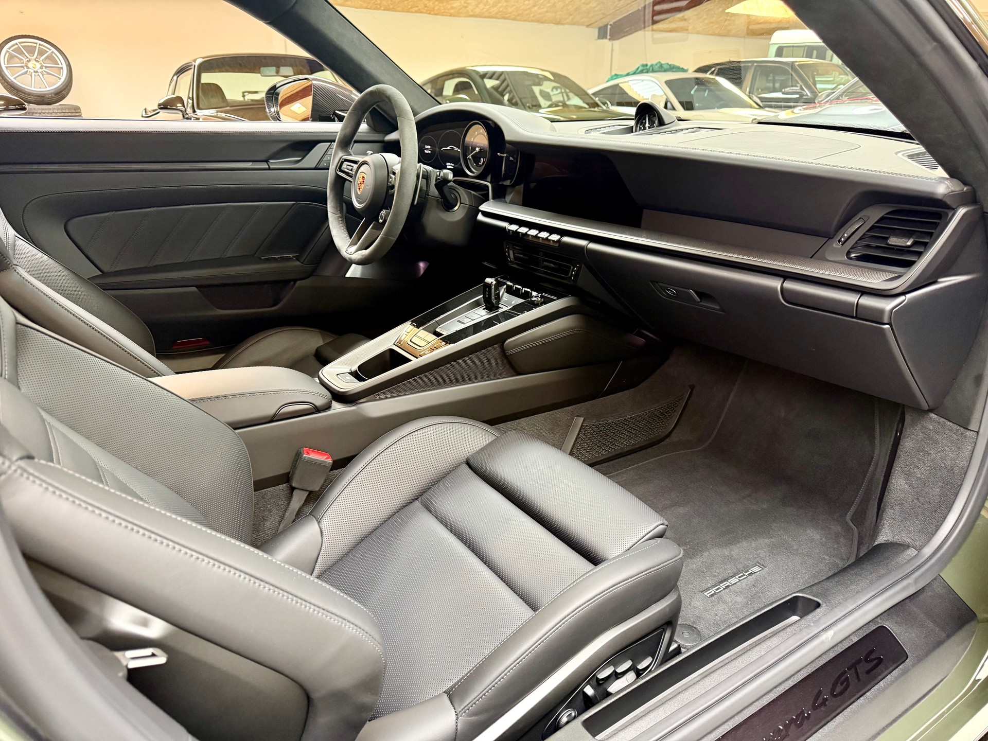 PORSCHE 911 Carrera 4 GTS PDK-image-12