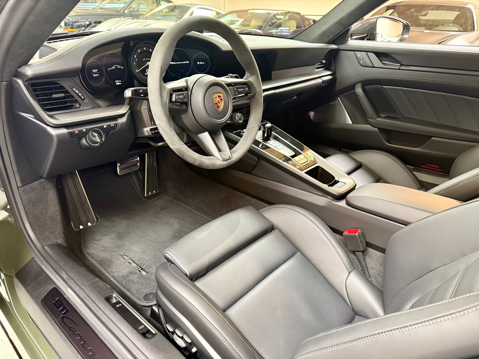PORSCHE 911 Carrera 4 GTS PDK-image-9