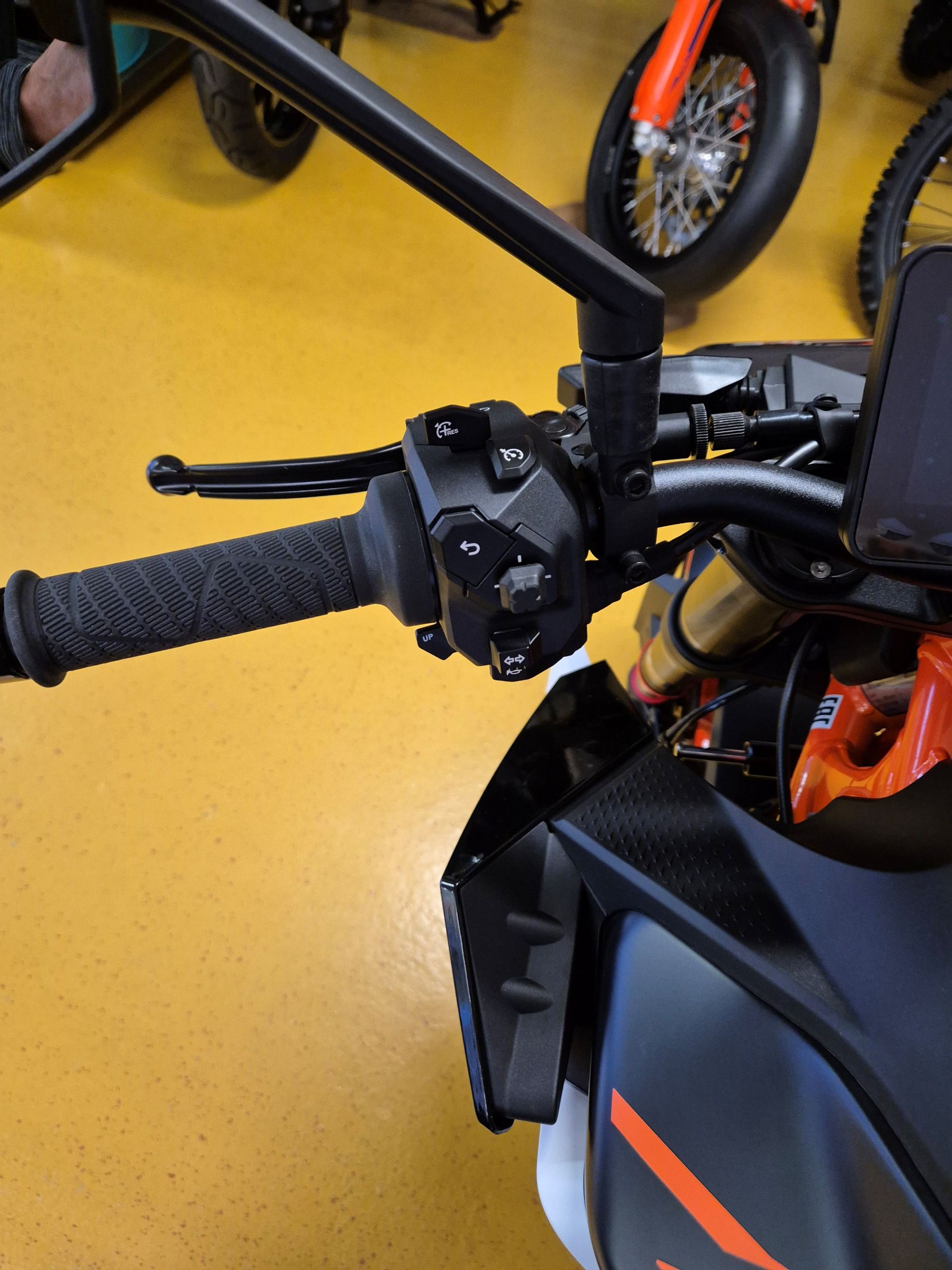 KTM 990 Duke R-image-4