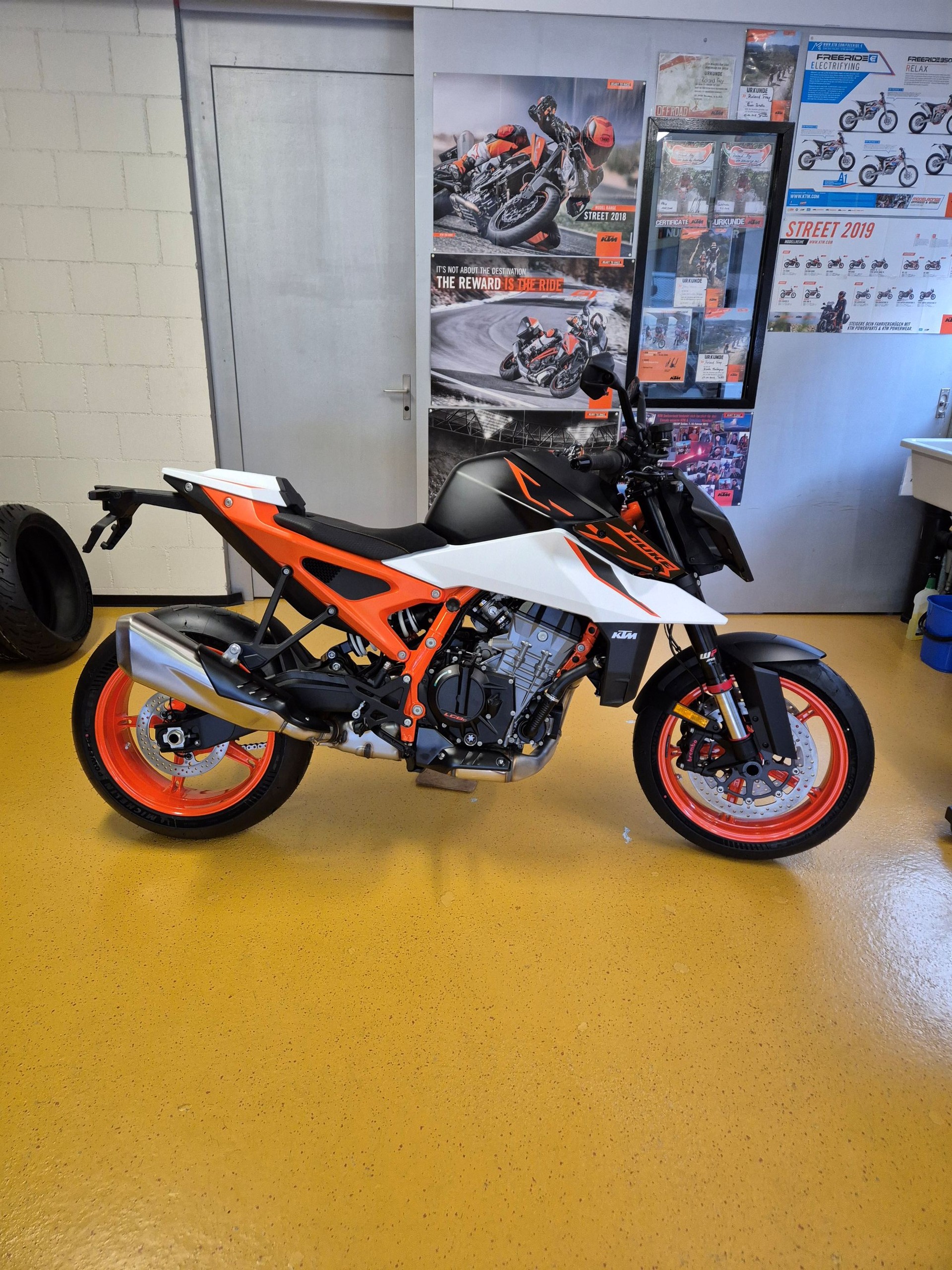 KTM 990 Duke R