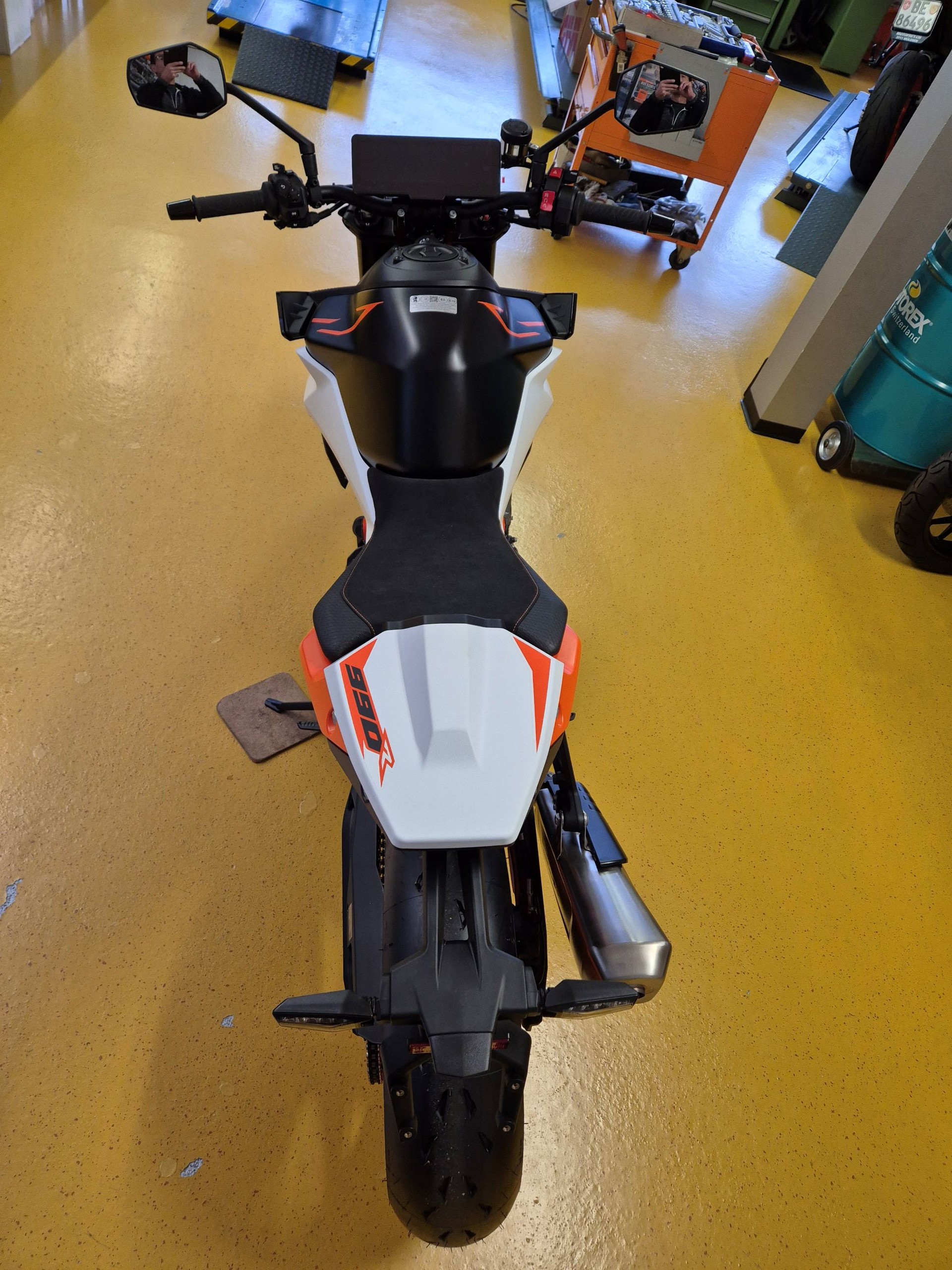 KTM 990 Duke R-image-2