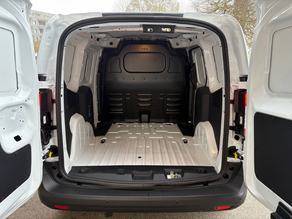 FORD E-Transit Courier Van Trend-image-4