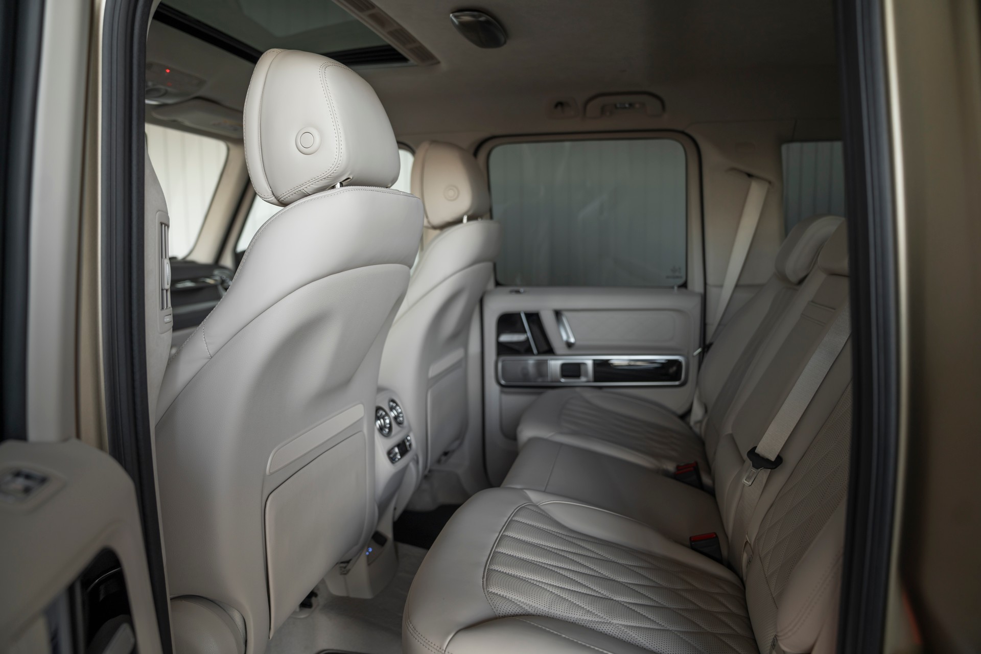MERCEDES-BENZ G 450d 9G-Tronic-image-16