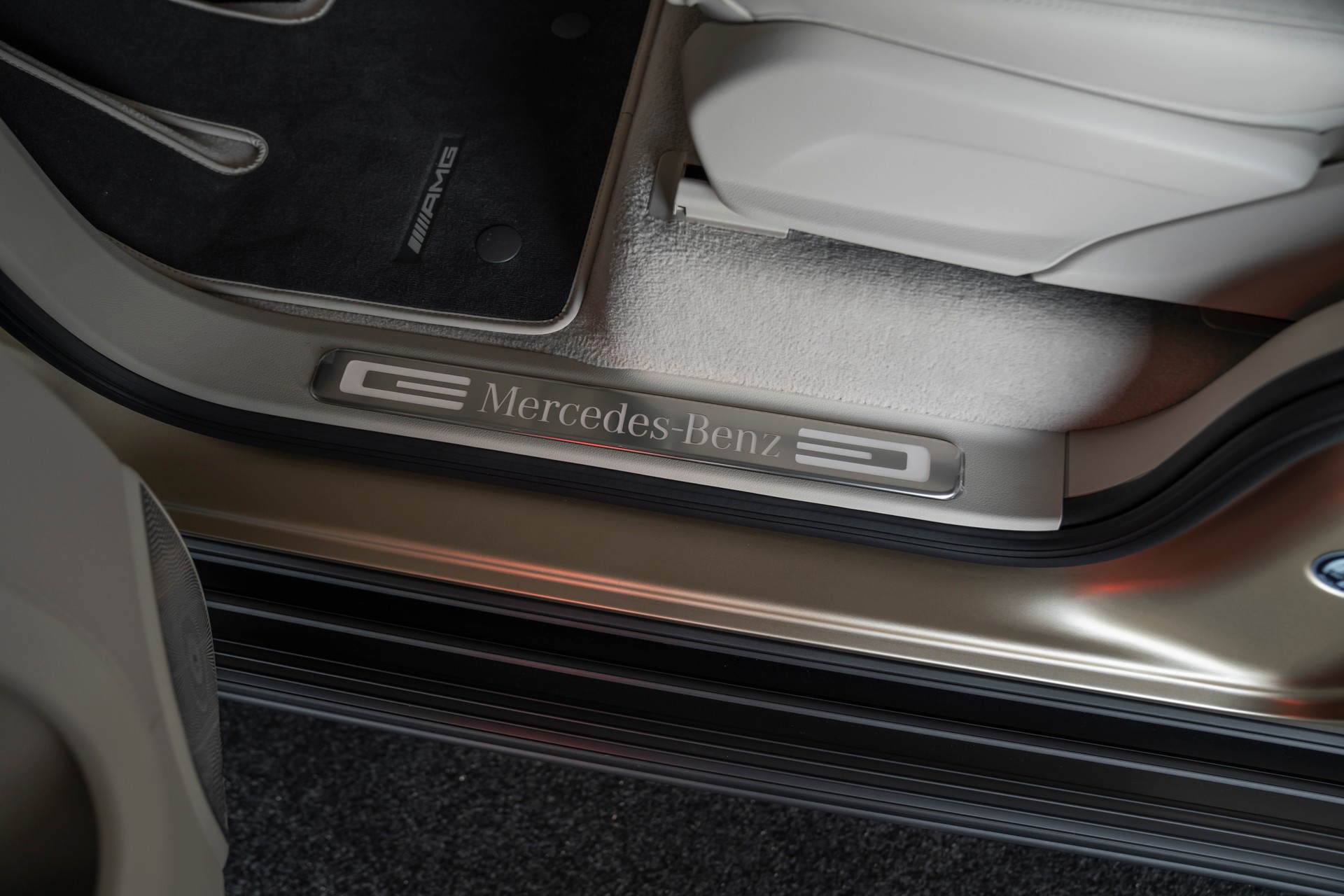 MERCEDES-BENZ G 450d 9G-Tronic-image-17