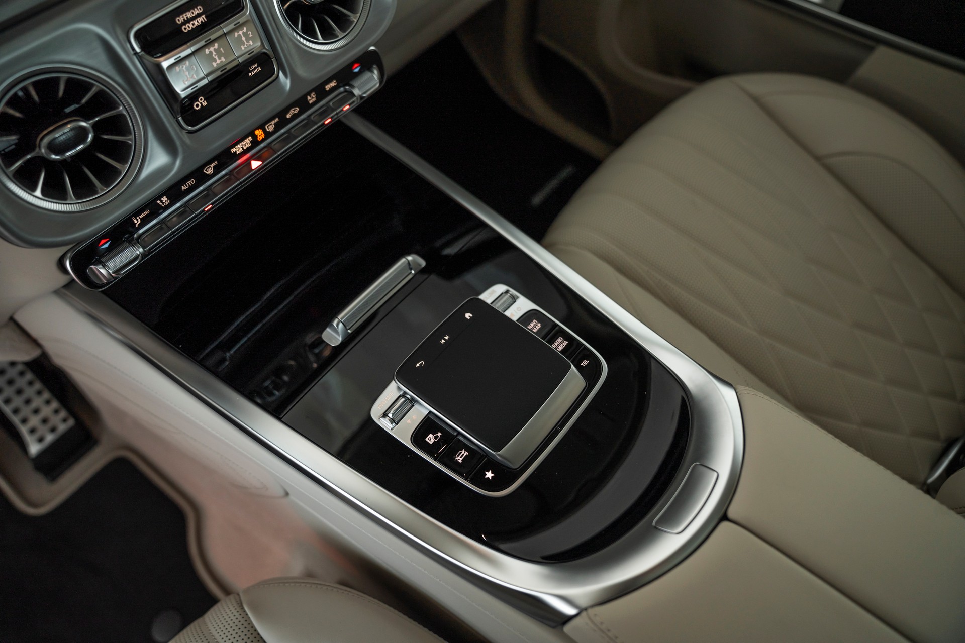 MERCEDES-BENZ G 450d 9G-Tronic-image-14