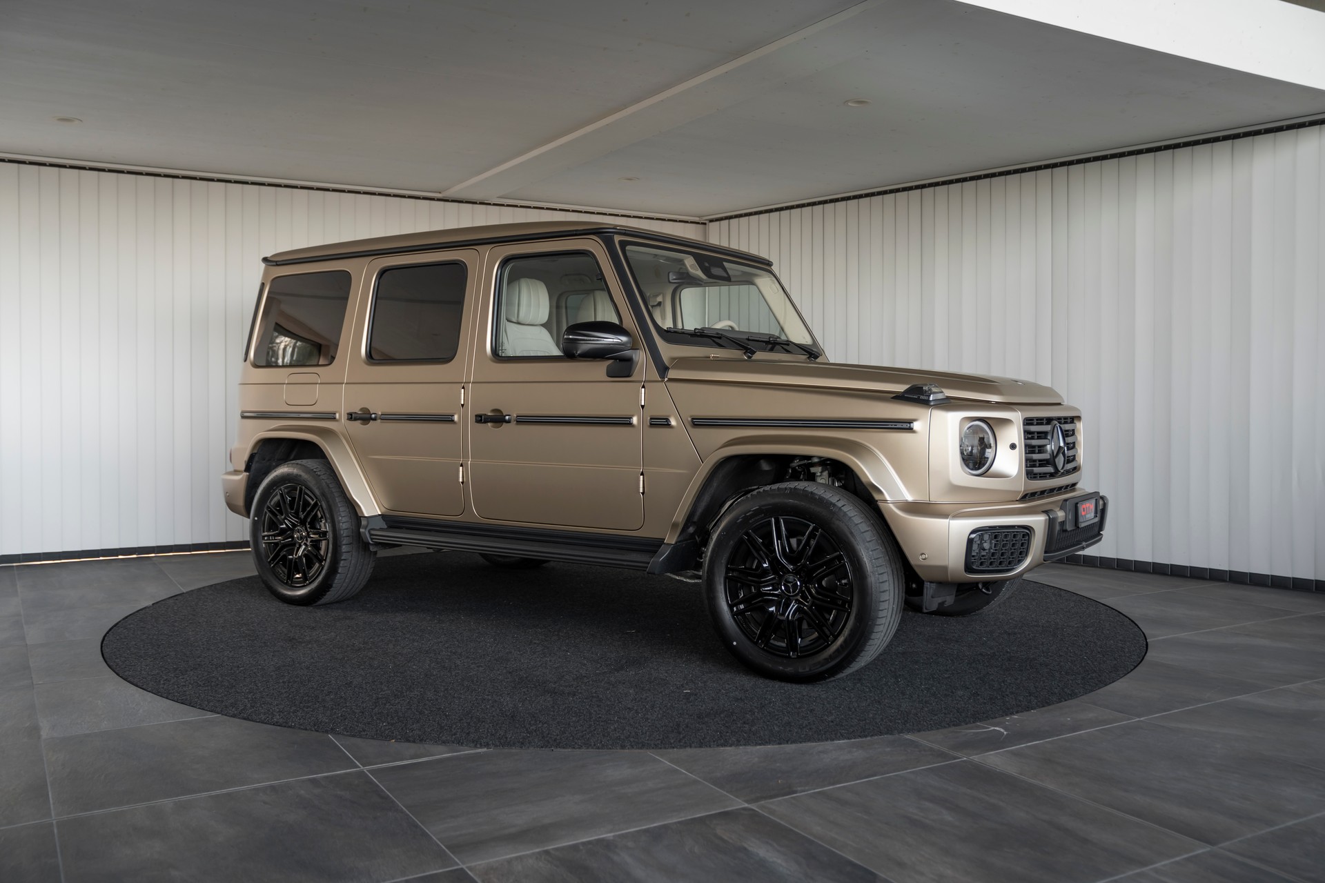 MERCEDES-BENZ G 450d 9G-Tronic-showroom-element-2