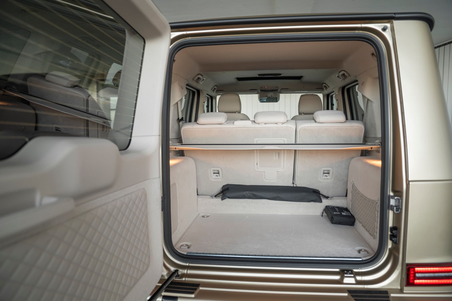 MERCEDES-BENZ G 450d 9G-Tronic-image-18