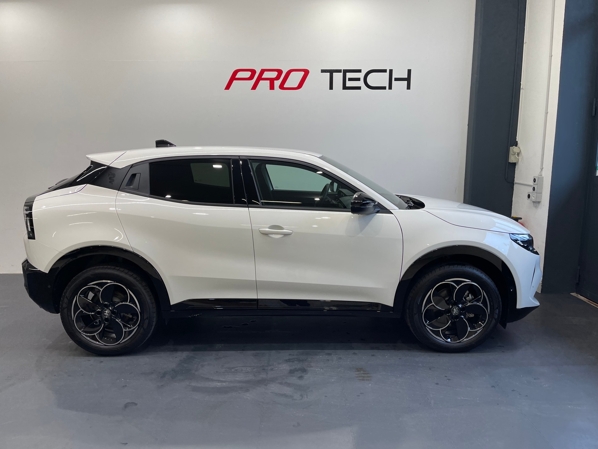 ALFA ROMEO Junior 1.2 48V Hybrid Q4-showroom-element-1