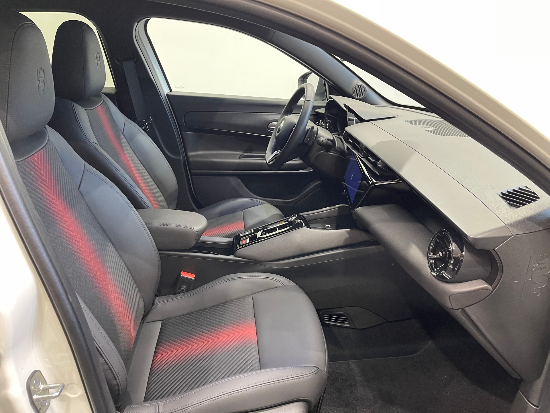 ALFA ROMEO Junior 1.2 48V Hybrid Q4-image-12