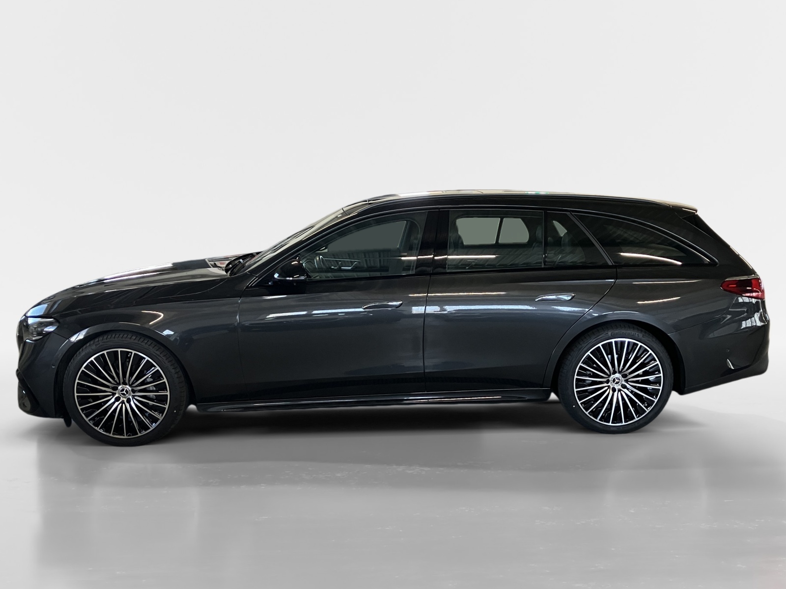 MERCEDES-BENZ E 200 AMG Line 4MATIC Kombi-showroom-element-2