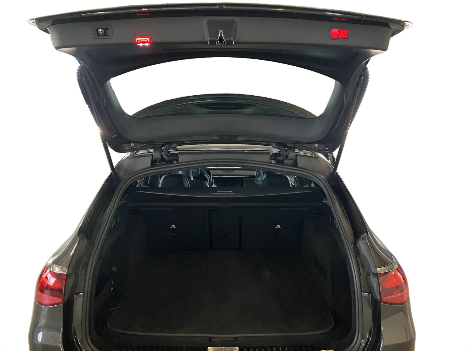 MERCEDES-BENZ E 200 AMG Line 4MATIC Kombi-image-4