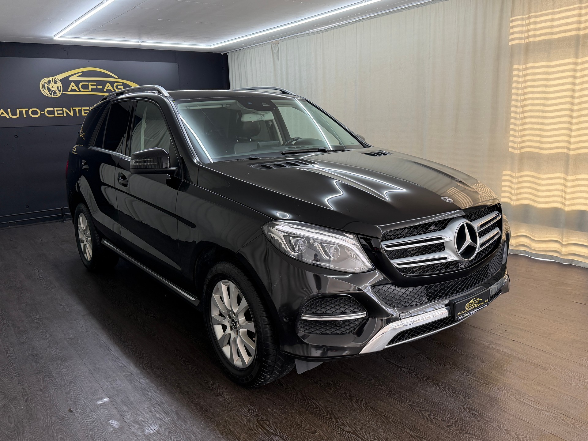 MERCEDES-BENZ GLE 250 d Executive 4Matic 9G-Tronic-showroom-element-2