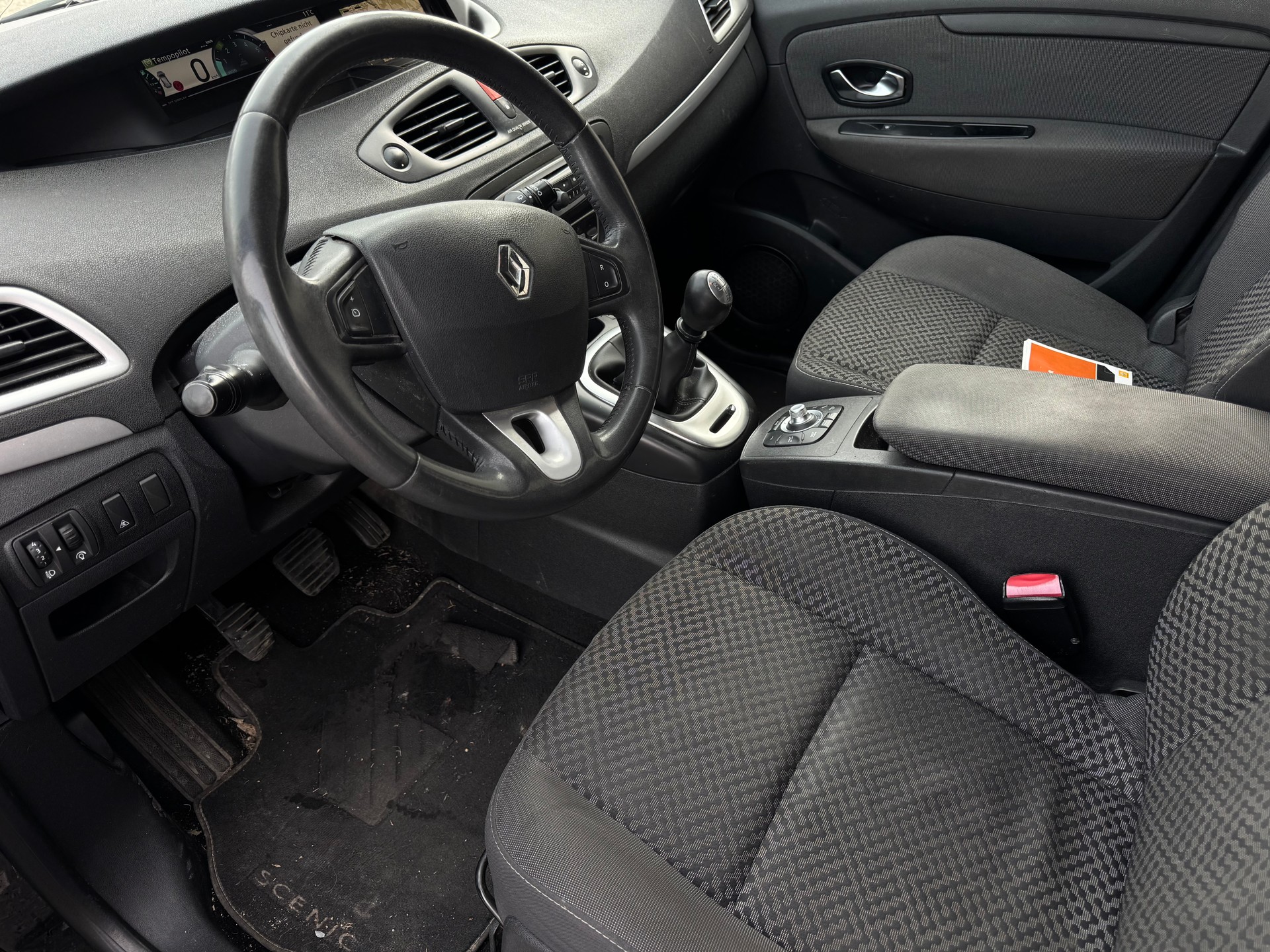 RENAULT Grand Scénic 1.9 dCi Dynamique-image-8