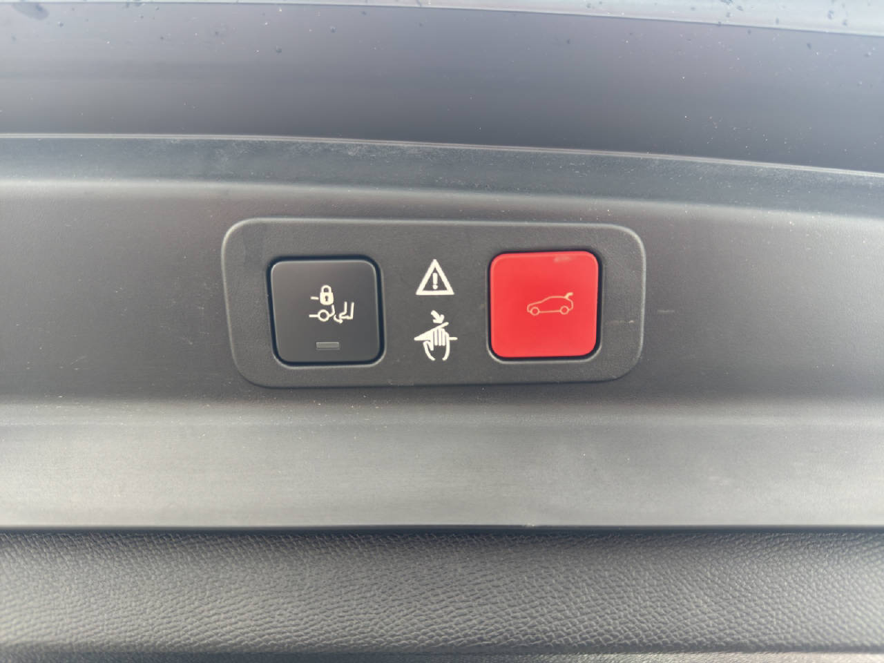 PEUGEOT 5008 1.2 PureTech Allure-image-17