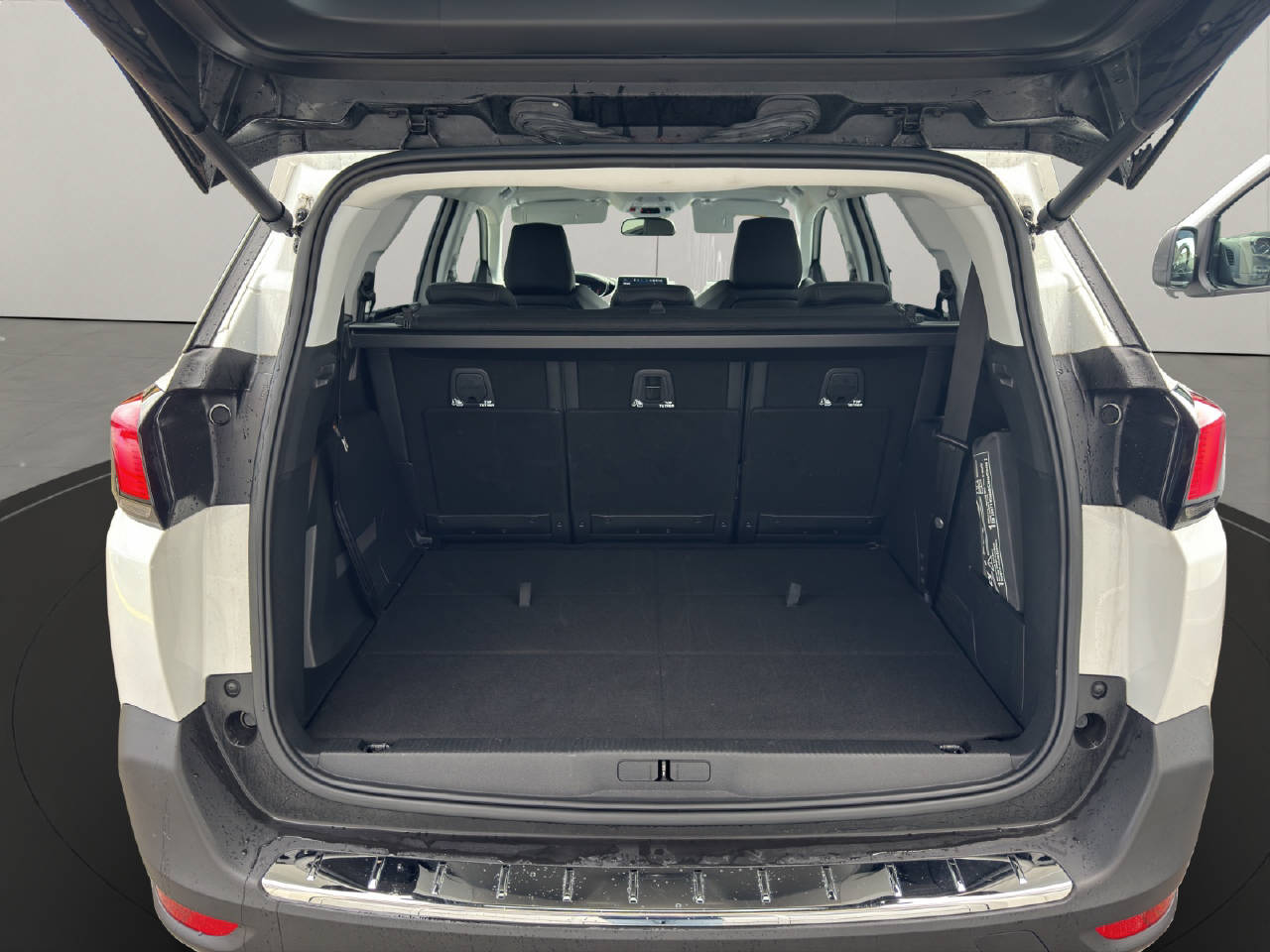 PEUGEOT 5008 1.2 PureTech Allure-image-16