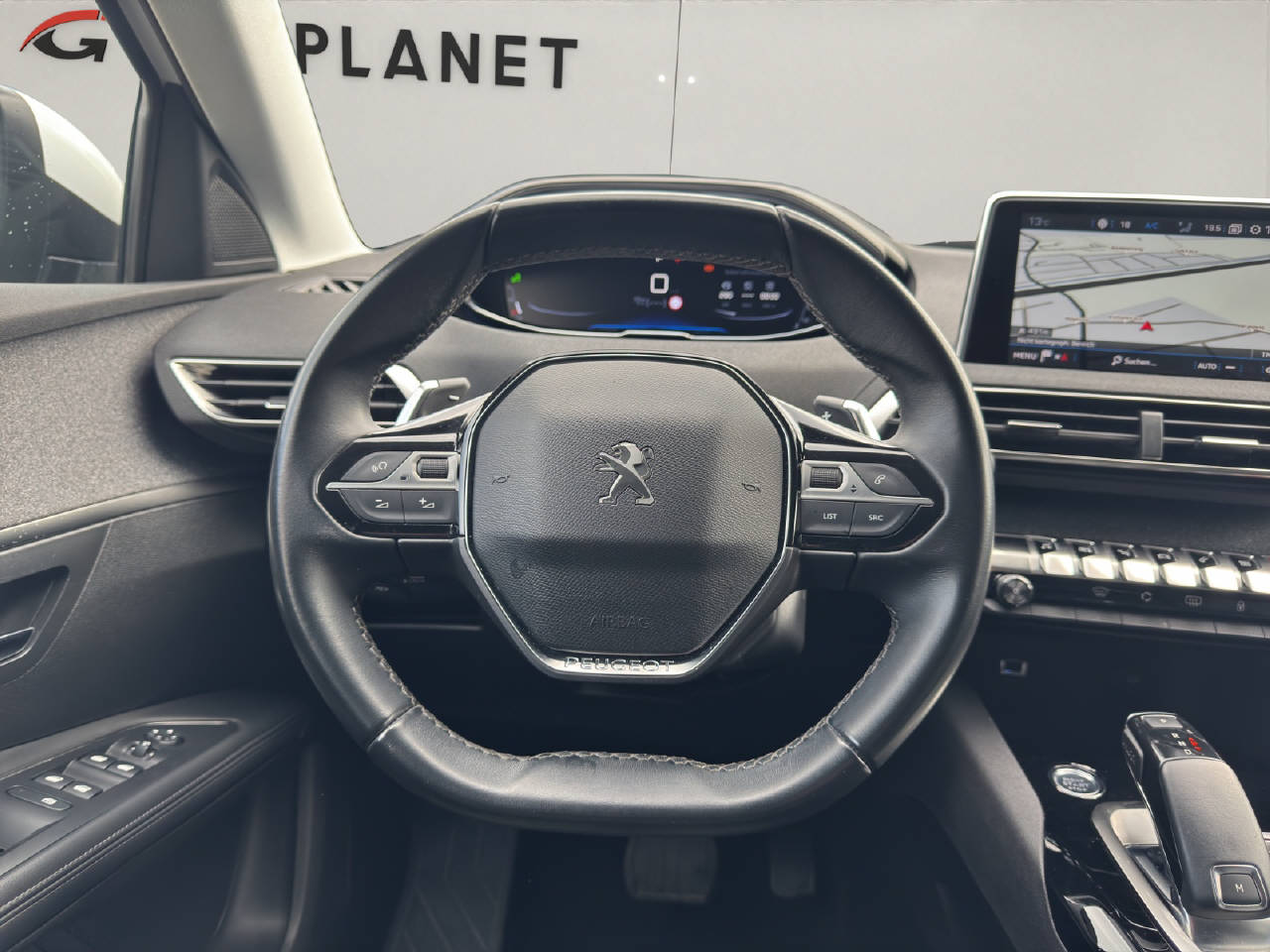 PEUGEOT 5008 1.2 PureTech Allure-image-7