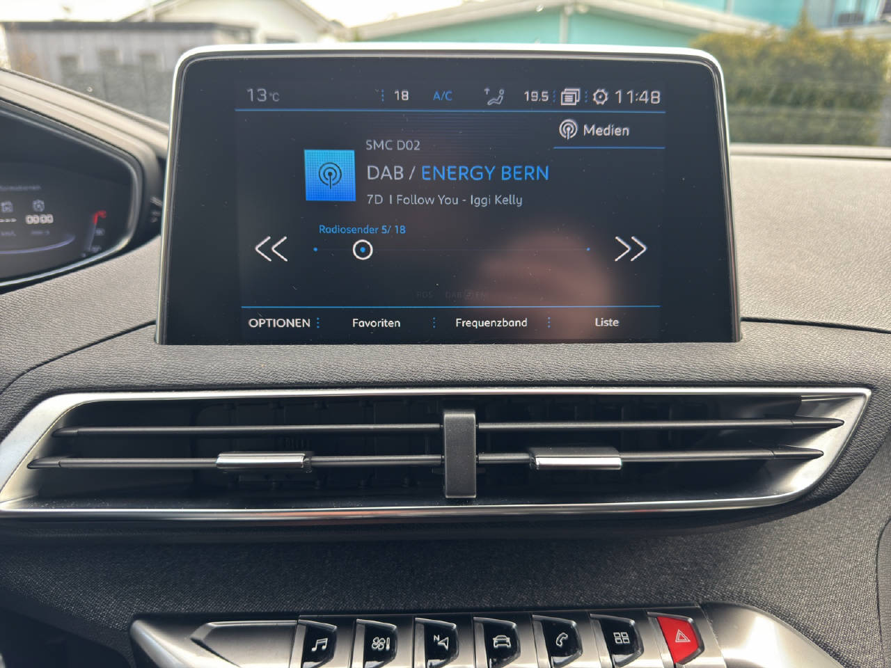 PEUGEOT 5008 1.2 PureTech Allure-image-15