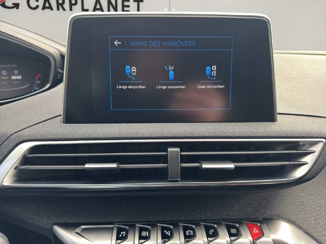 PEUGEOT 5008 1.2 PureTech Allure-image-11