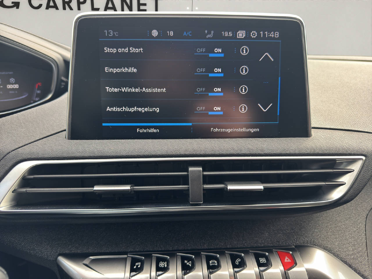 PEUGEOT 5008 1.2 PureTech Allure-image-12