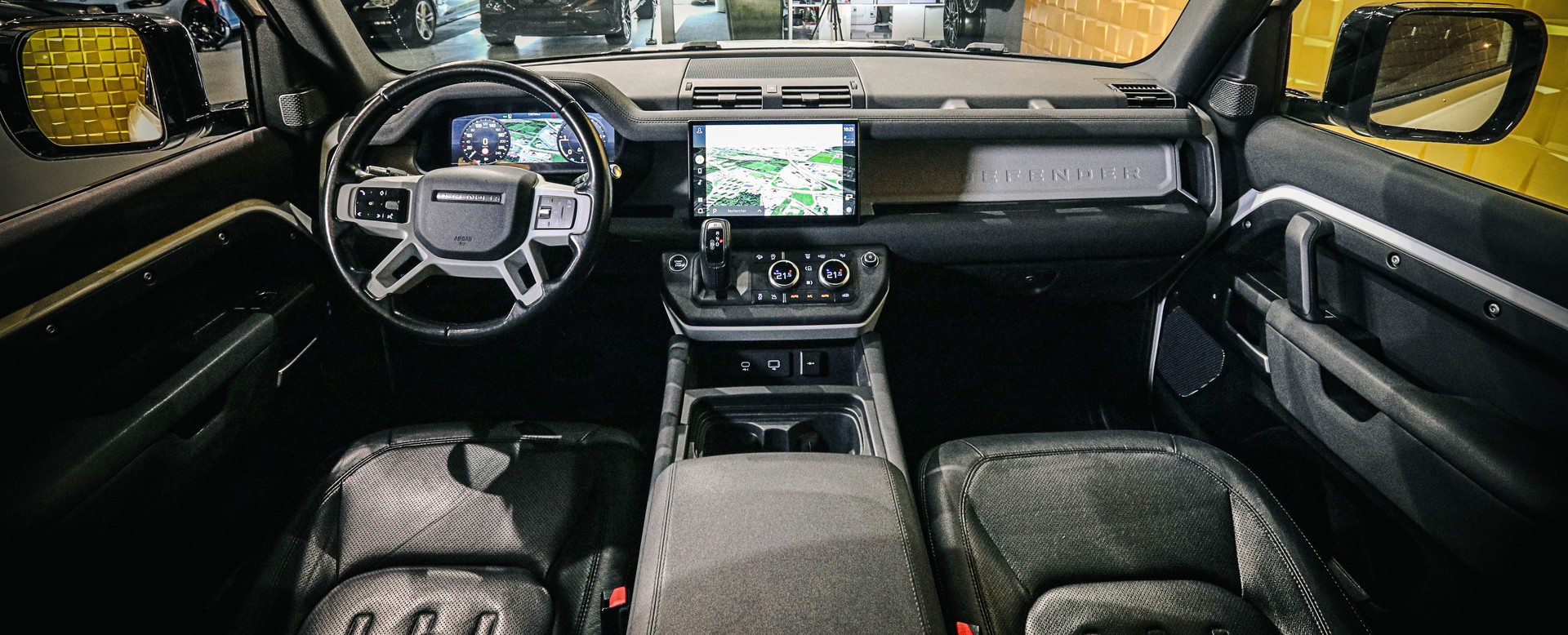 LAND ROVER Defender 90 3.0D I6 X-Dynamic AT8 (22' RAD. / 11.4' SCREEN)-image-11