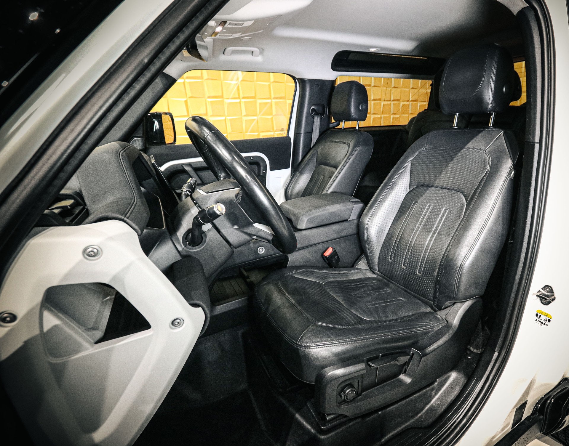 LAND ROVER Defender 90 3.0D I6 X-Dynamic AT8 (22' RAD. / 11.4' SCREEN)-image-9