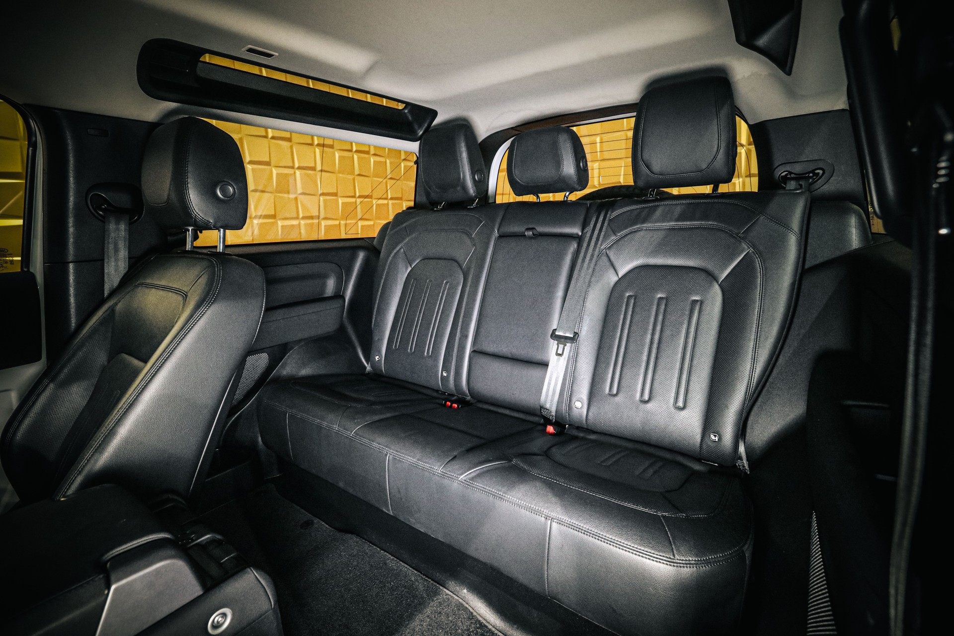 LAND ROVER Defender 90 3.0D I6 X-Dynamic AT8 (22' RAD. / 11.4' SCREEN)-image-10