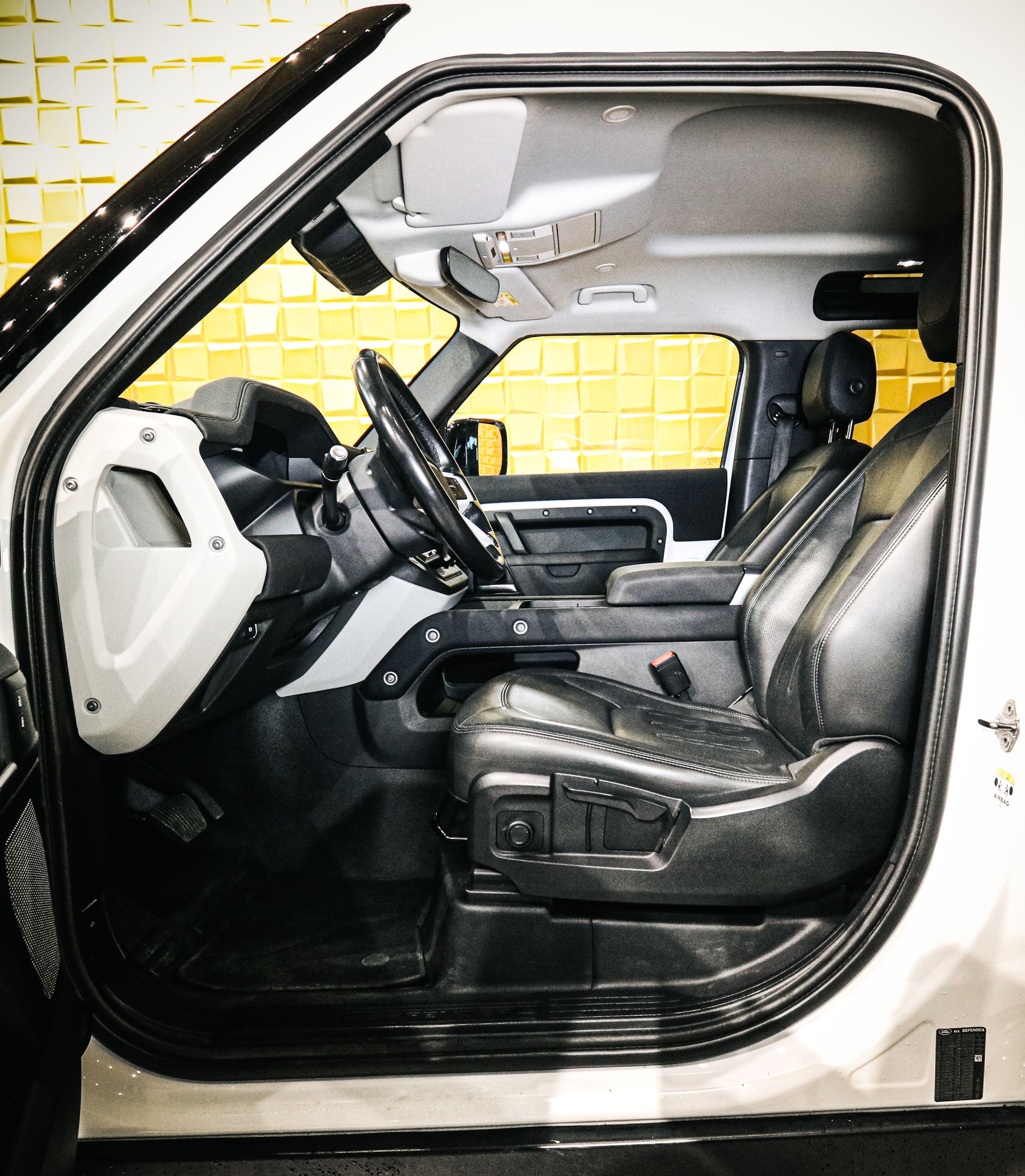 LAND ROVER Defender 90 3.0D I6 X-Dynamic AT8 (22' RAD. / 11.4' SCREEN)-image-8