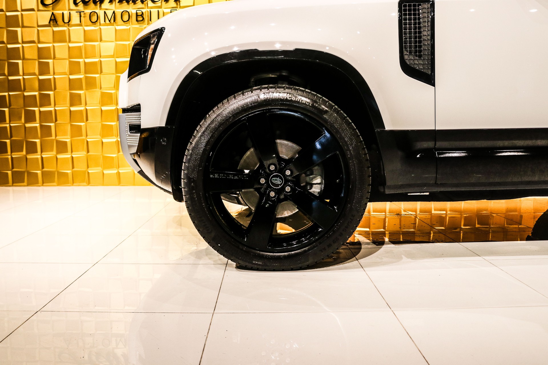 LAND ROVER Defender 90 3.0D I6 X-Dynamic AT8 (22' RAD. / 11.4' SCREEN)-image-7