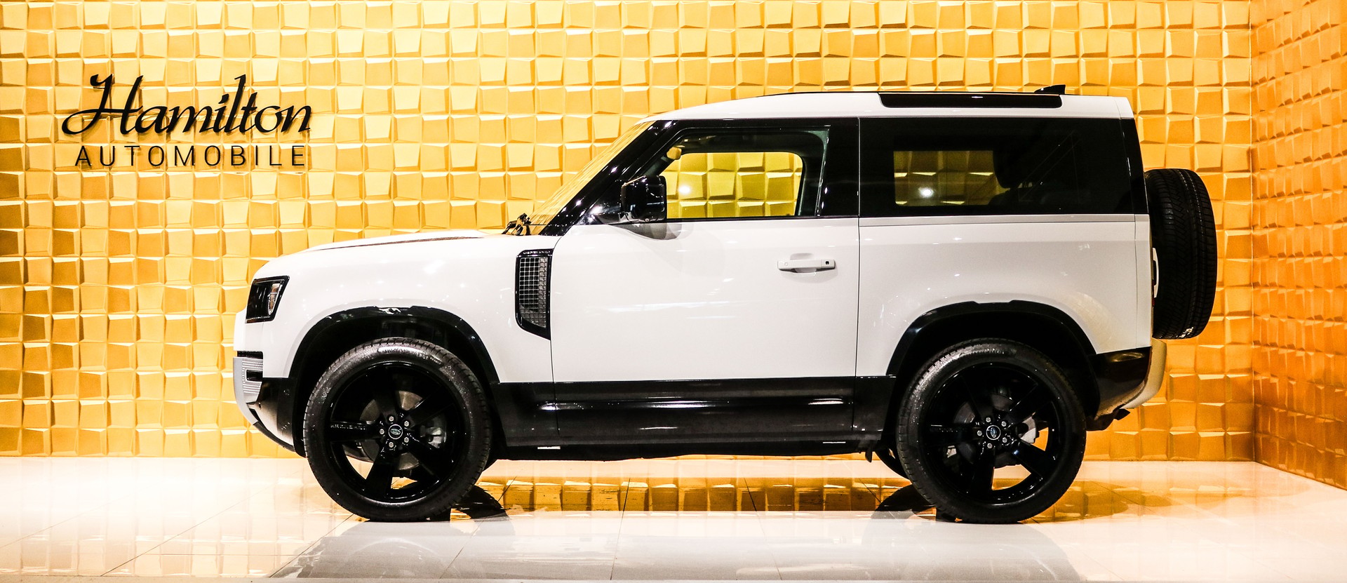LAND ROVER Defender 90 3.0D I6 X-Dynamic AT8 (22' RAD. / 11.4' SCREEN)-image-4