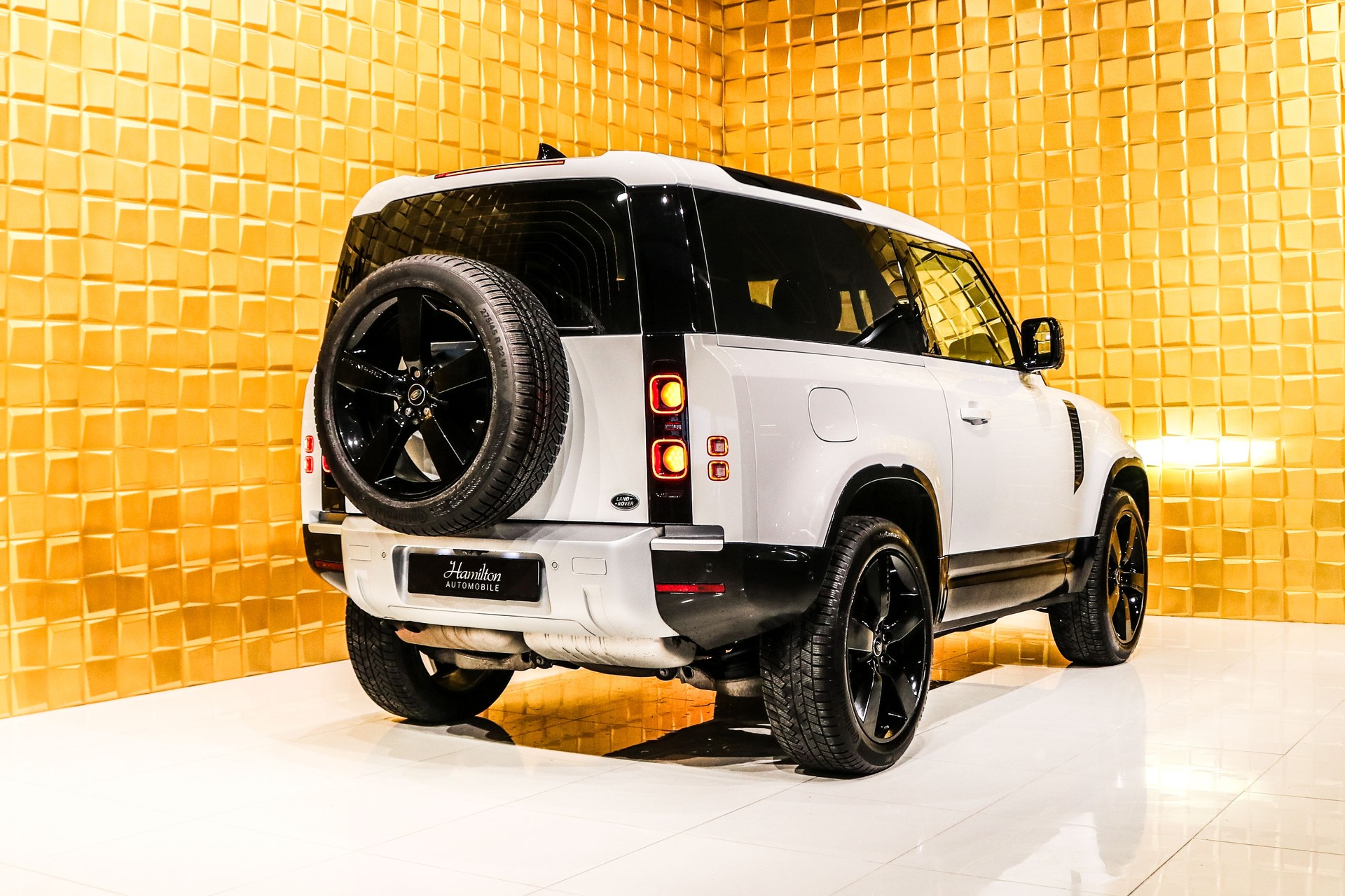 LAND ROVER Defender 90 3.0D I6 X-Dynamic AT8 (22' RAD. / 11.4' SCREEN)-image-5