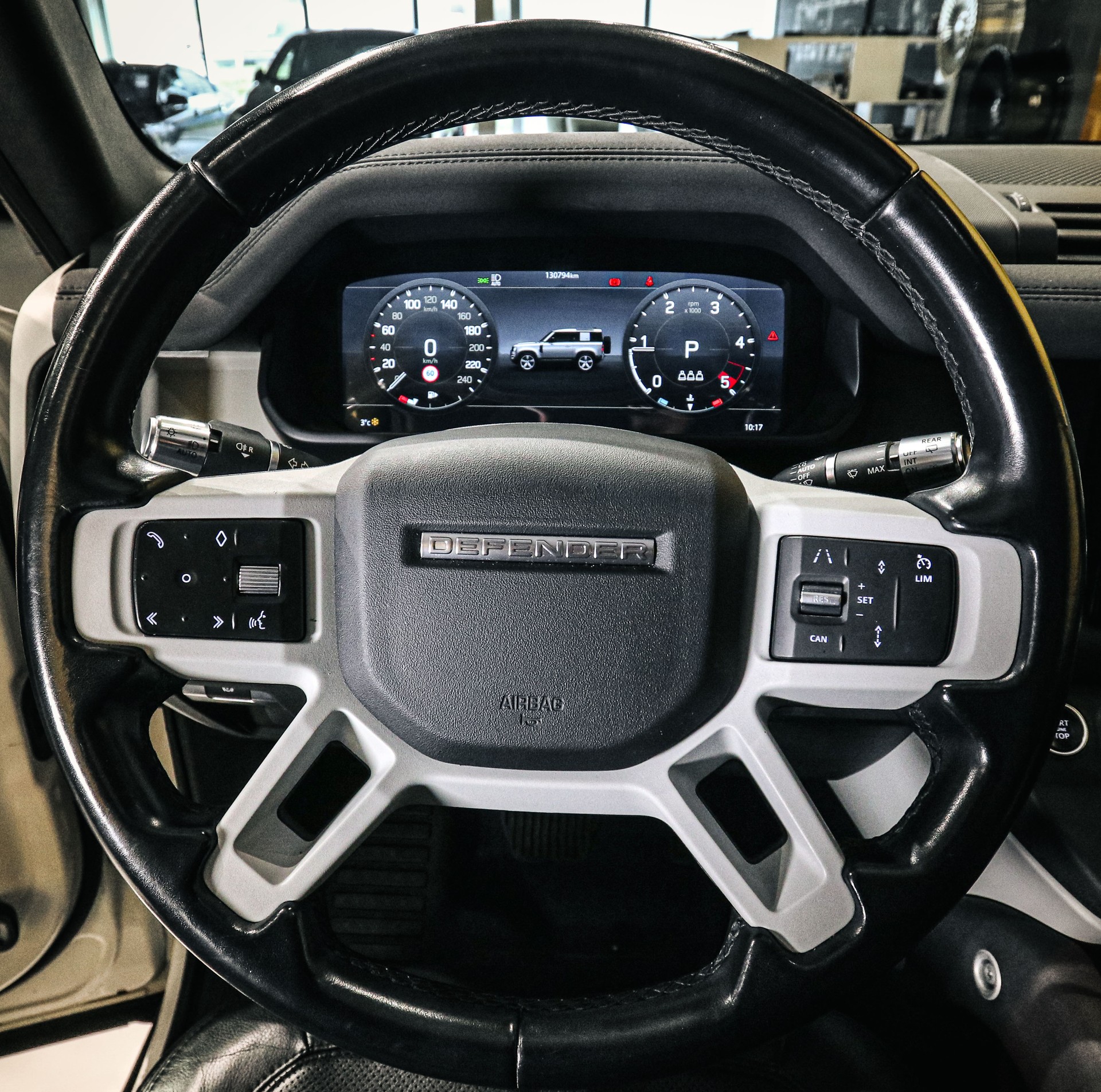 LAND ROVER Defender 90 3.0D I6 X-Dynamic AT8 (22' RAD. / 11.4' SCREEN)-image-12