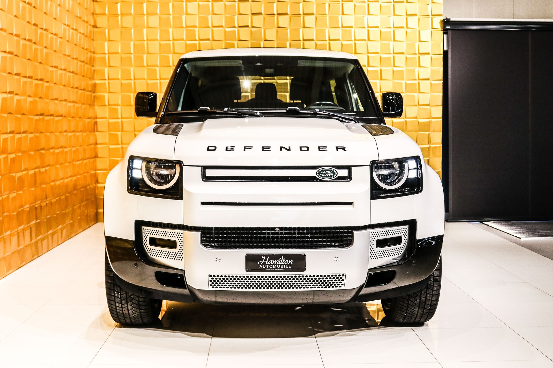 LAND ROVER Defender 90 3.0D I6 X-Dynamic AT8 (22' RAD. / 11.4' SCREEN)-showroom-element-2