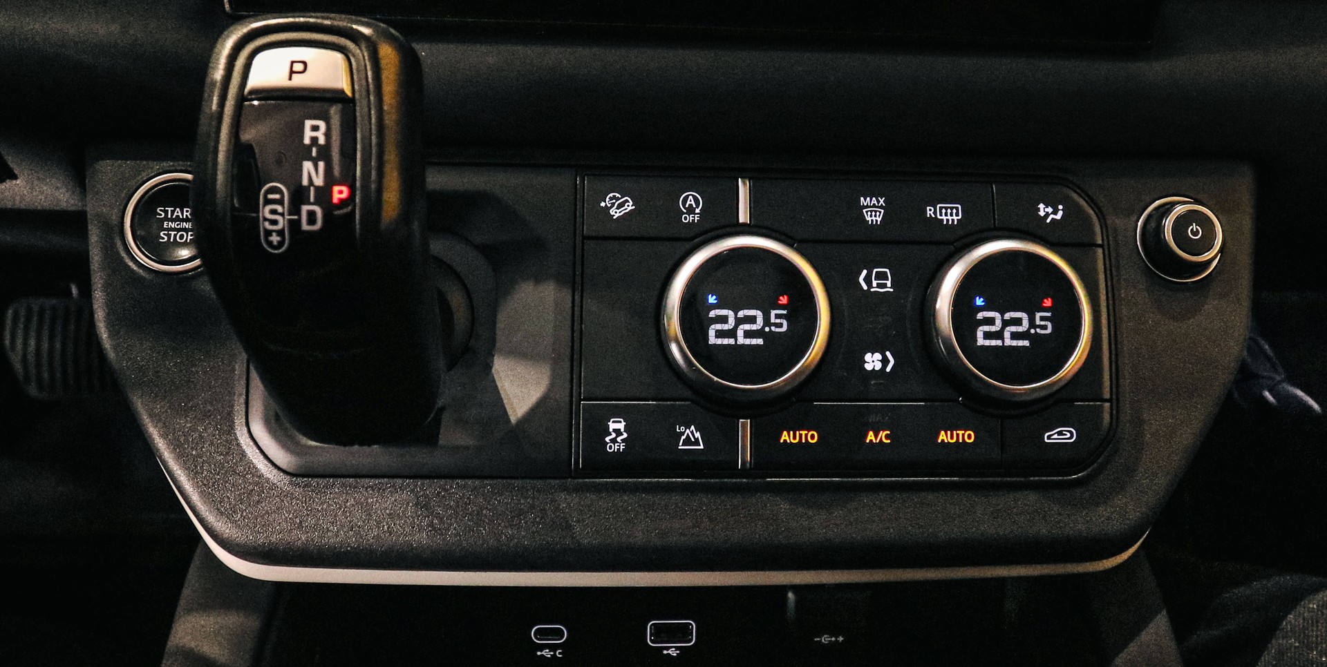 LAND ROVER Defender 90 3.0D I6 X-Dynamic AT8 (22' RAD. / 11.4' SCREEN)-image-18