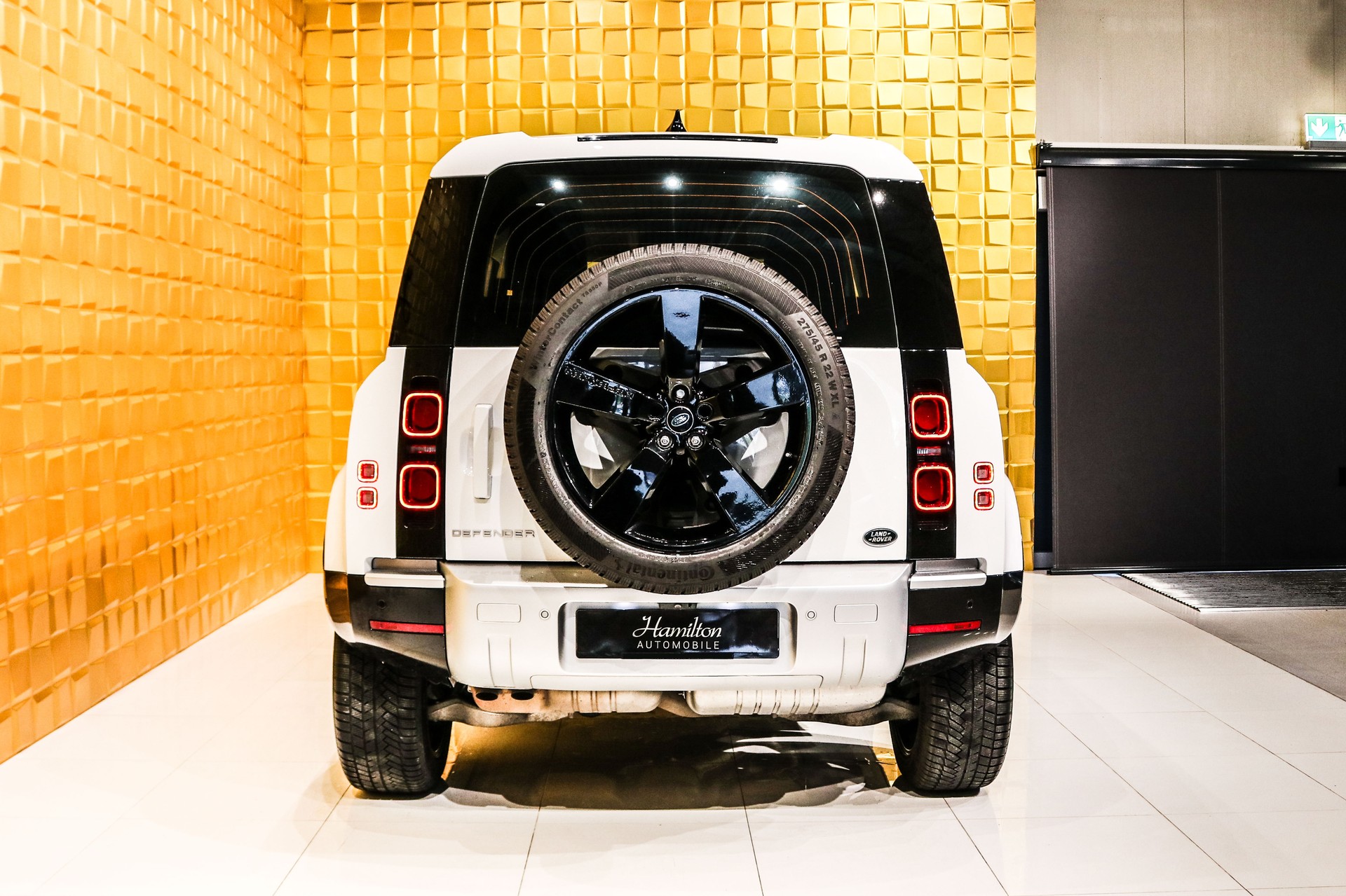 LAND ROVER Defender 90 3.0D I6 X-Dynamic AT8 (22' RAD. / 11.4' SCREEN)-image-6
