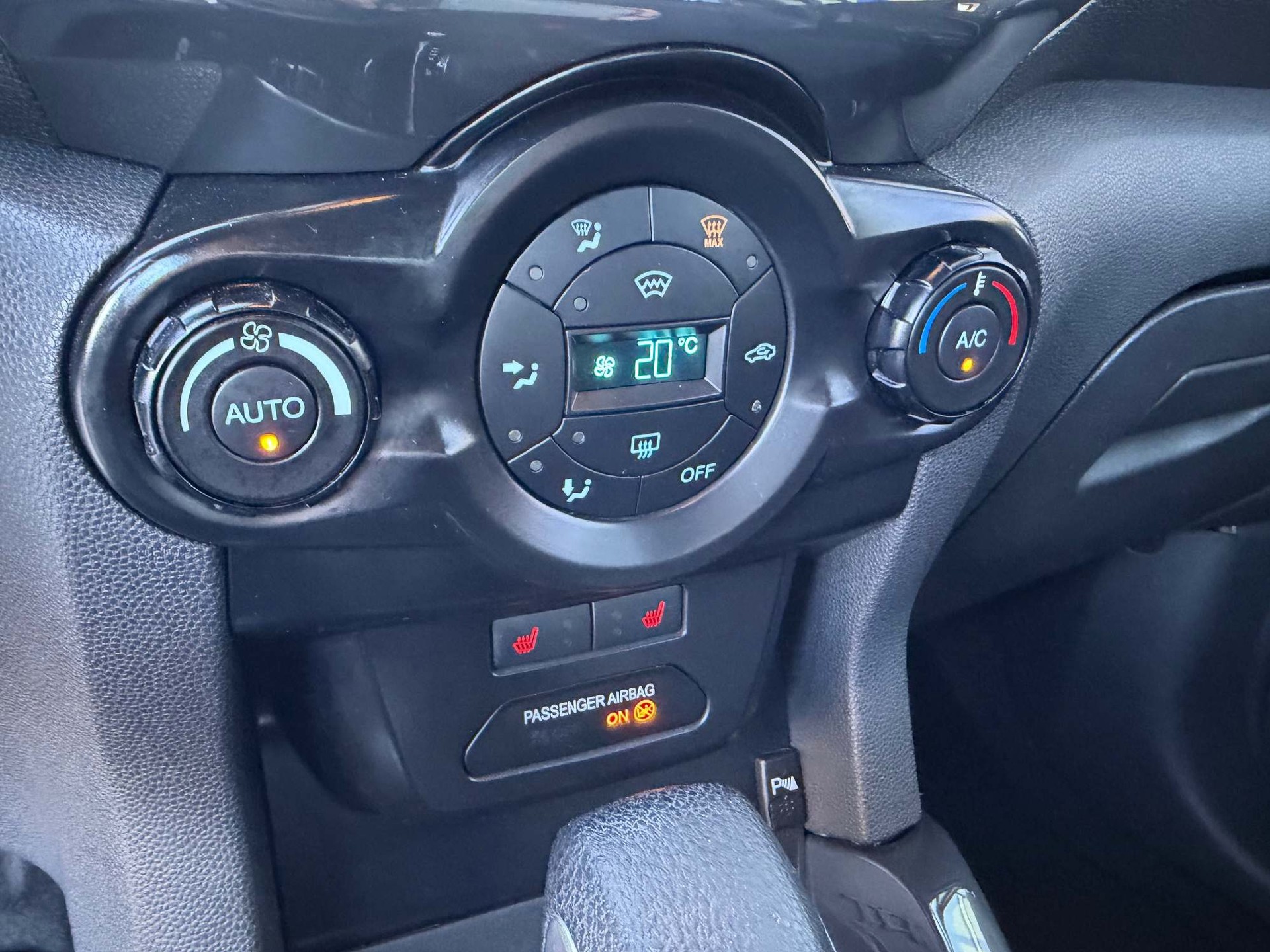 FORD EcoSport 1.5 Titanium, ab Service und MFK vom FORD-Spezialisten-image-10