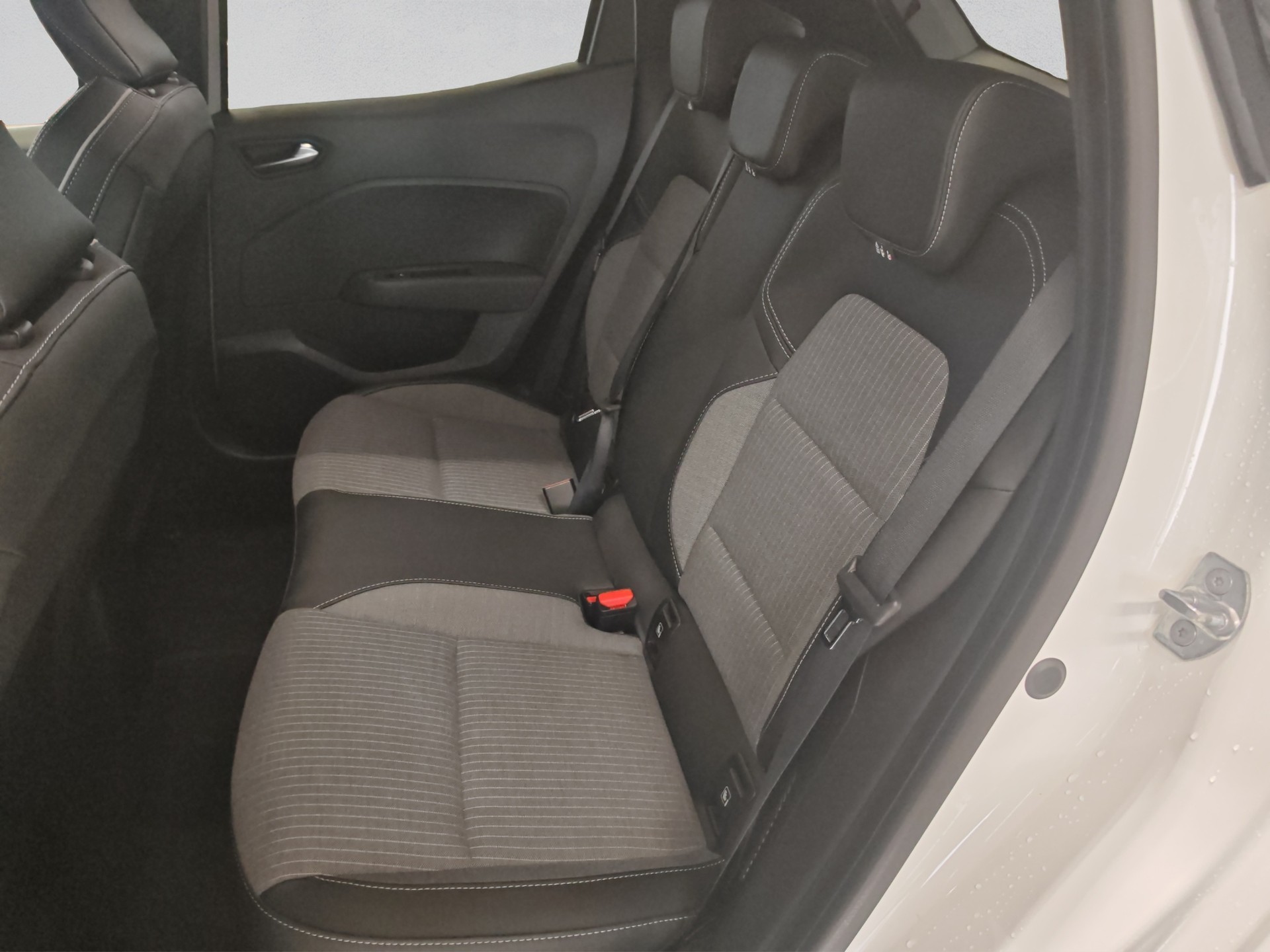 RENAULT Clio 1.6 E-Tech Techno-image-14