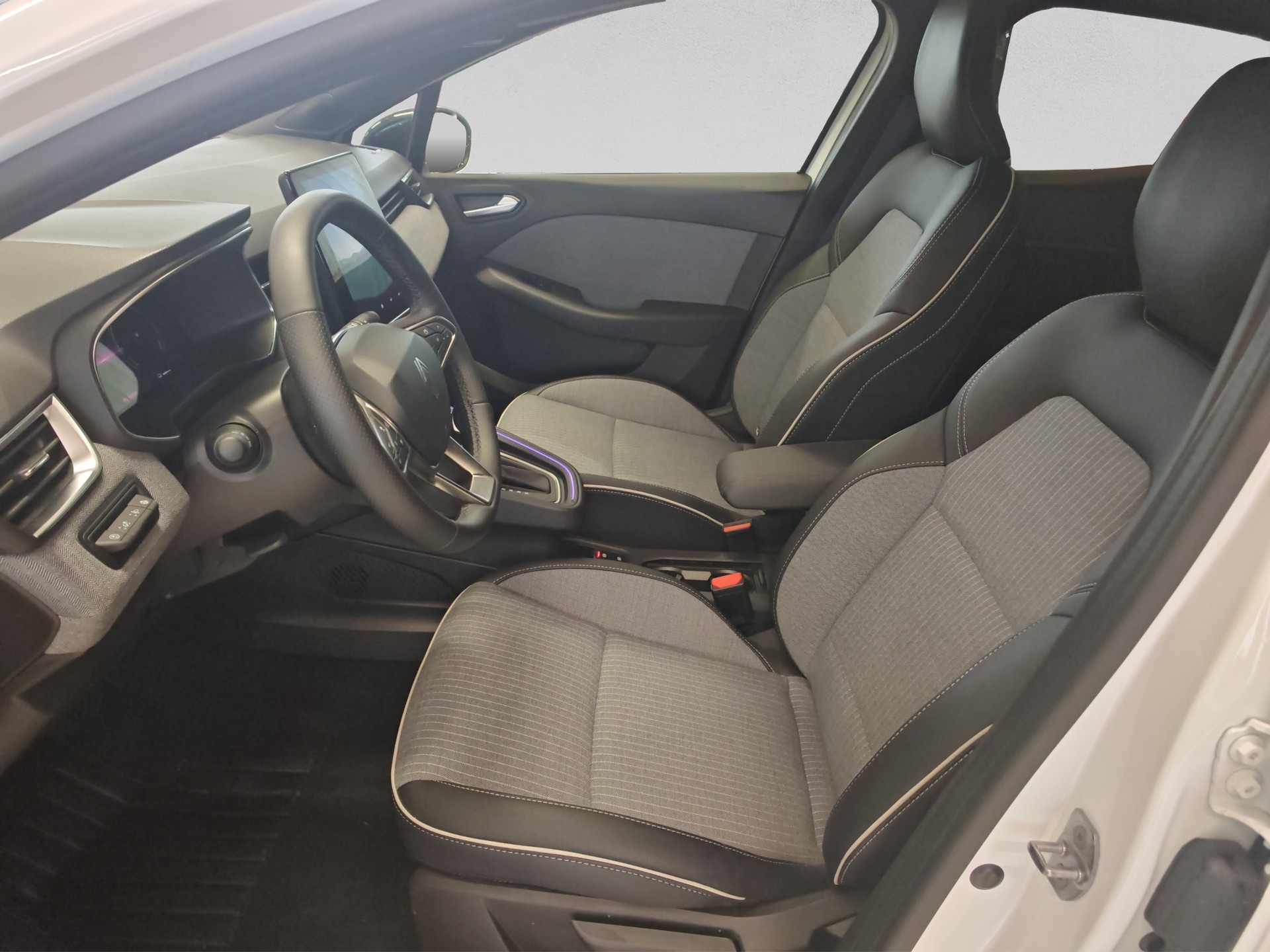 RENAULT Clio 1.6 E-Tech Techno-image-8