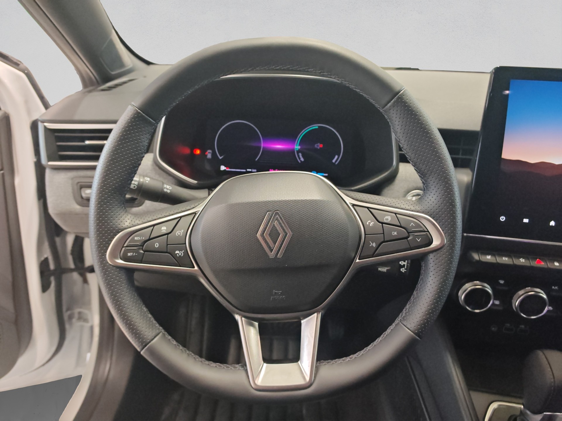 RENAULT Clio 1.6 E-Tech Techno-image-9